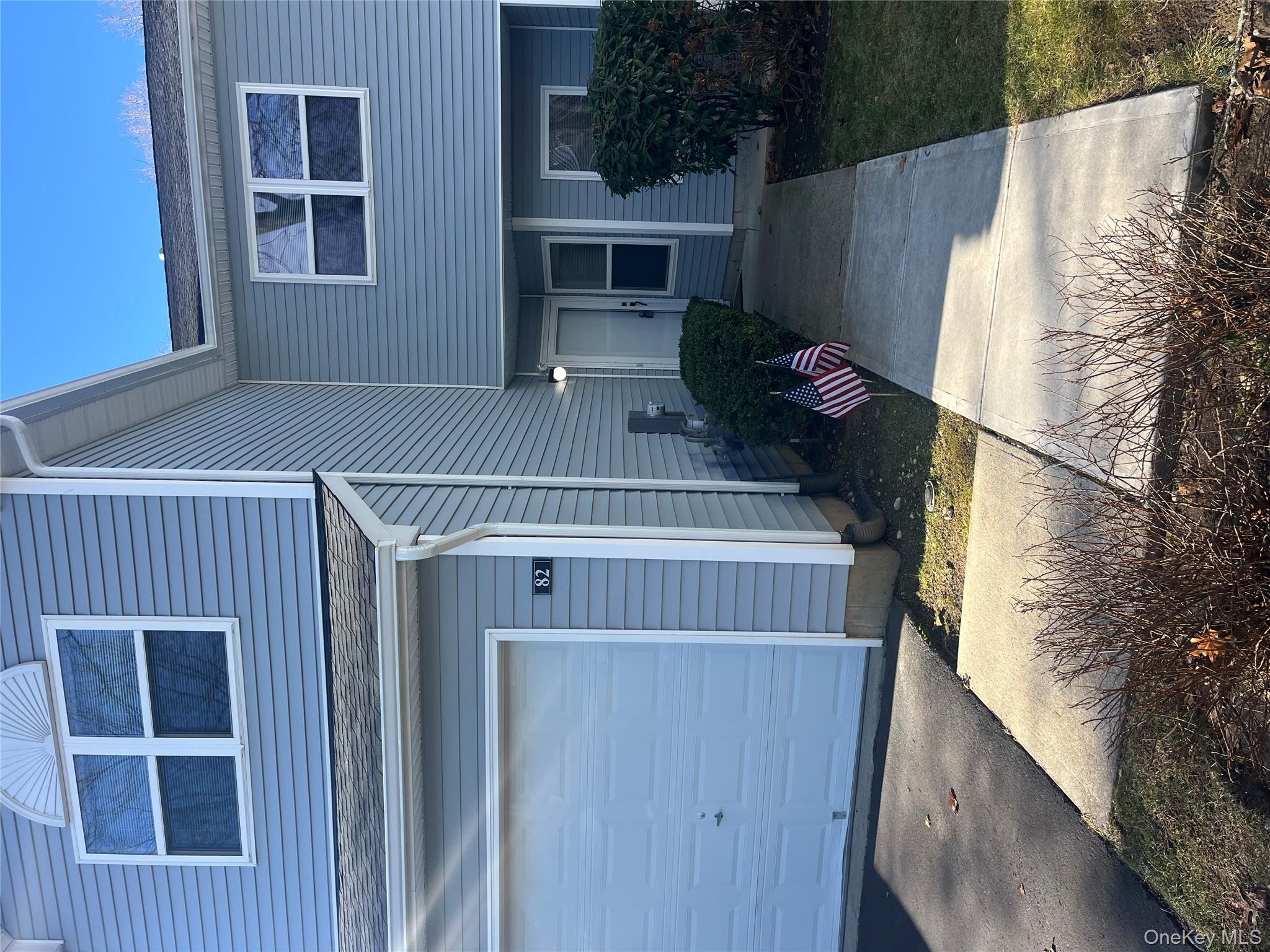 #1 photo, 82 Lakeview Drive, सफ़ोक काउंटी Manorville , NY 11949
