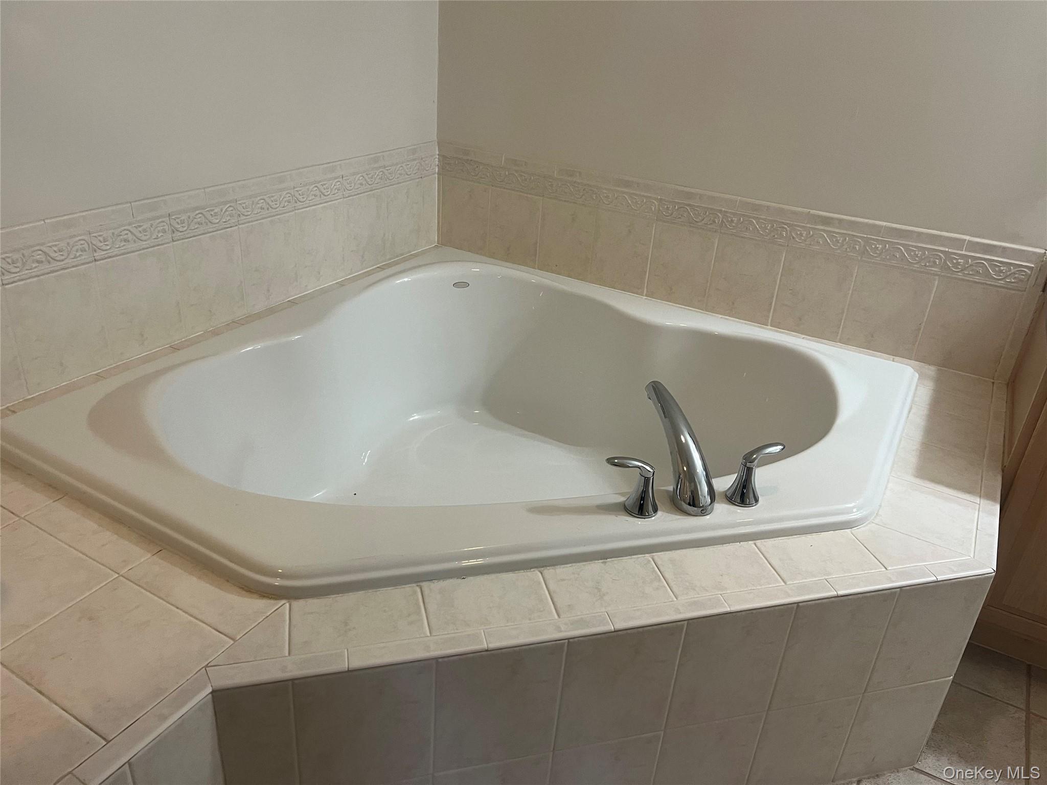 #14 photo, 82 Lakeview Drive, सफ़ोक काउंटी Manorville , NY 11949