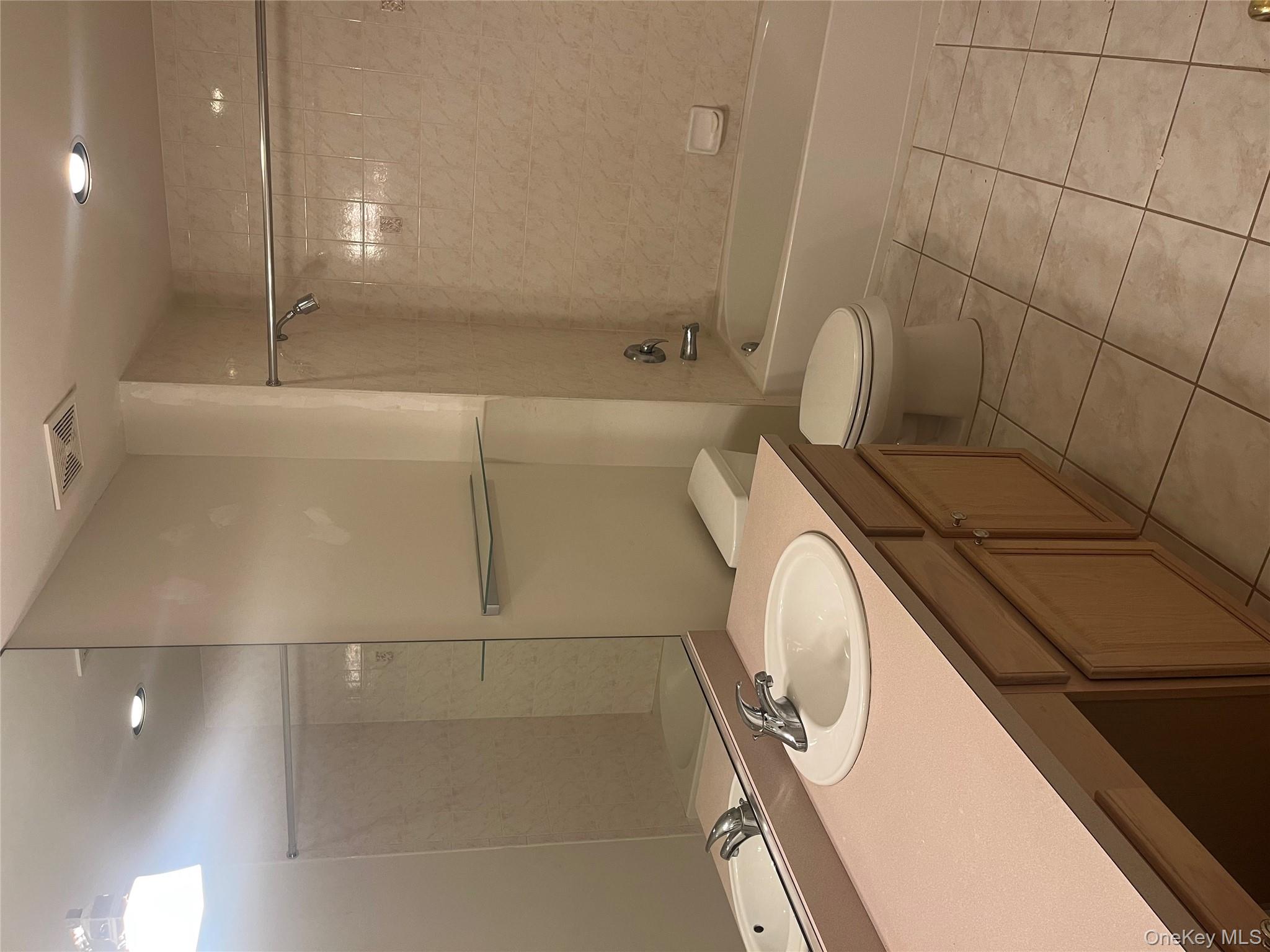 #18 photo, 82 Lakeview Drive, सफ़ोक काउंटी Manorville , NY 11949