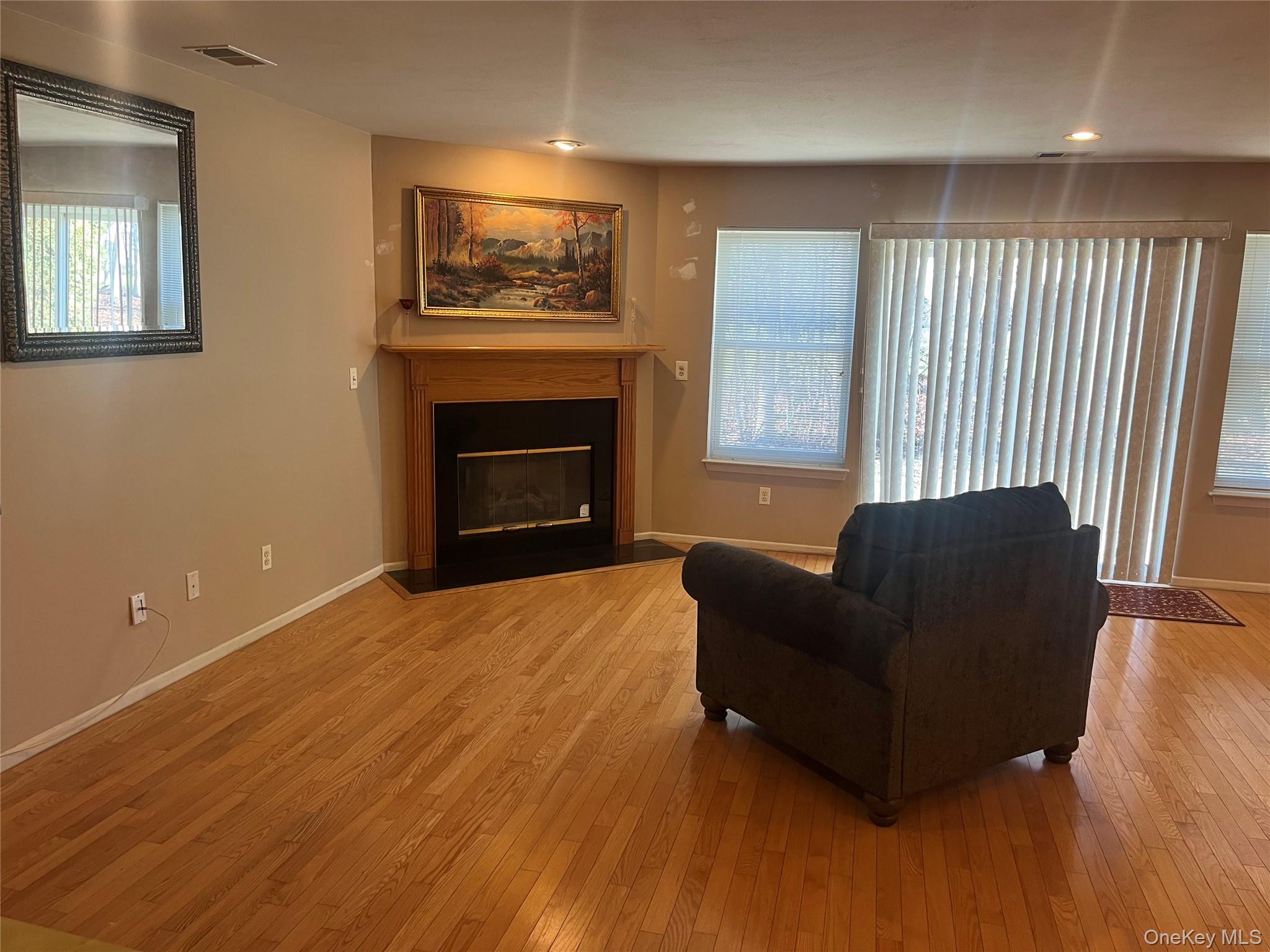 #2 photo, 82 Lakeview Drive, सफ़ोक काउंटी Manorville , NY 11949