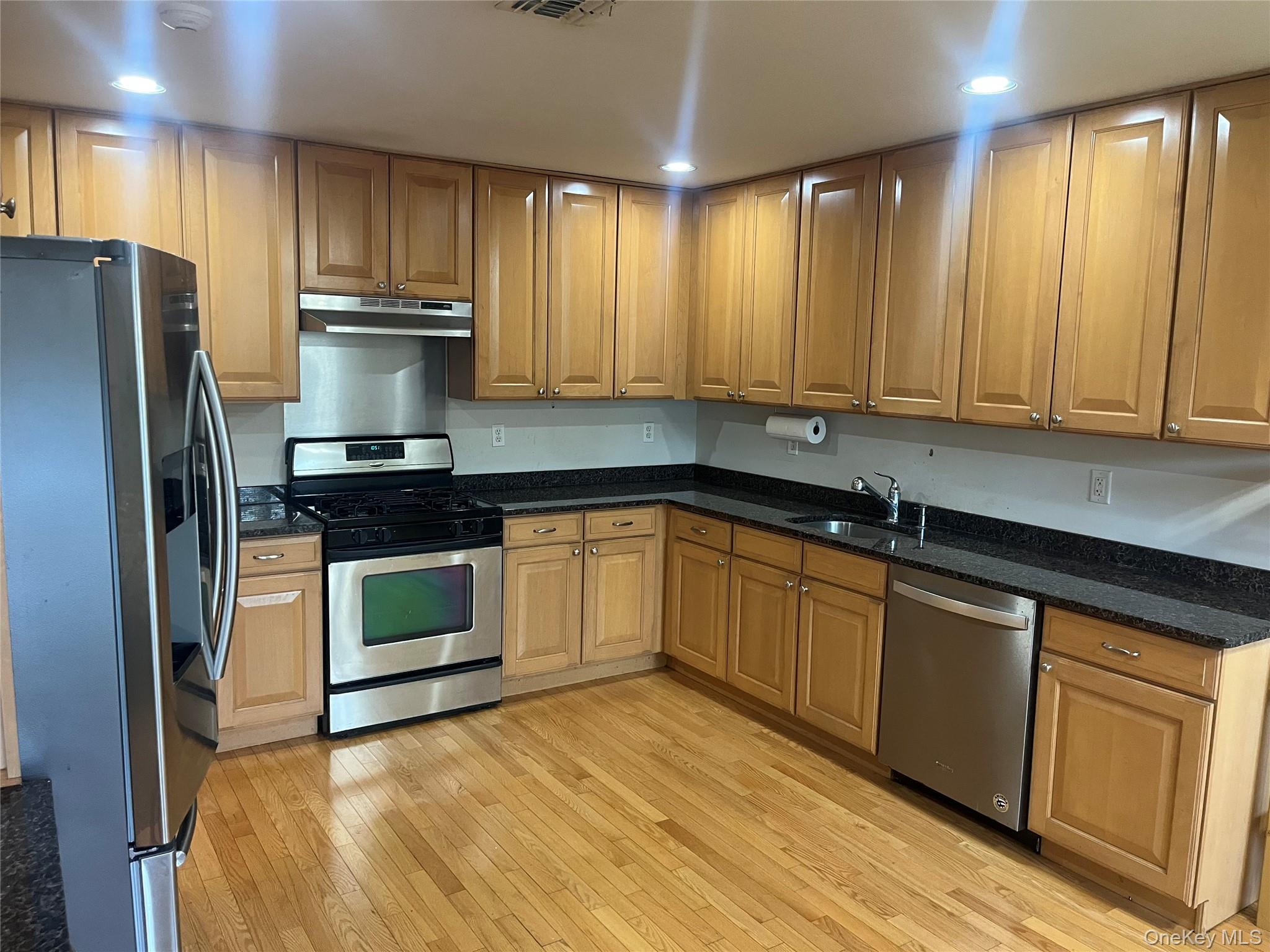 #4 photo, 82 Lakeview Drive, सफ़ोक काउंटी Manorville , NY 11949