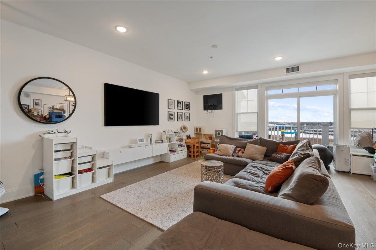 #2 photo, 422 Marina Pointe Drive, East Rockaway , NY 11518