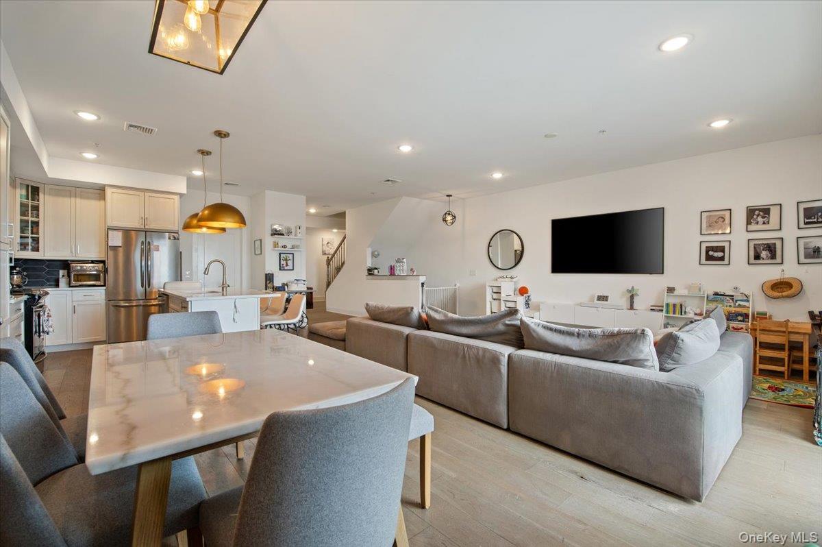 #8 photo, 422 Marina Pointe Drive, East Rockaway , NY 11518