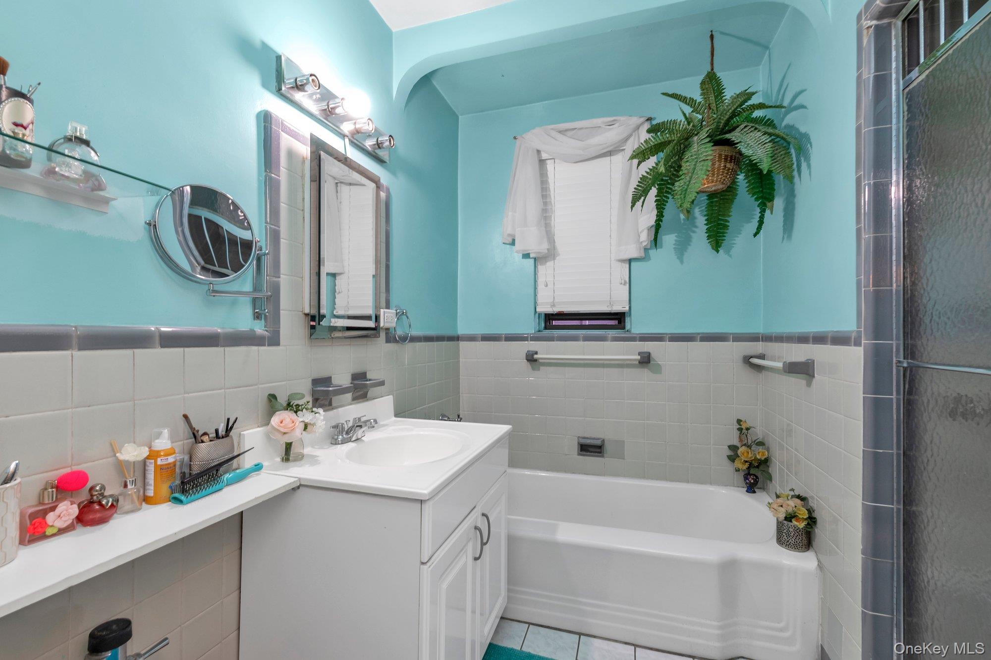 #10 photo, 69-10 Yellowstone Boulevard, Forest Hills , NY 11375