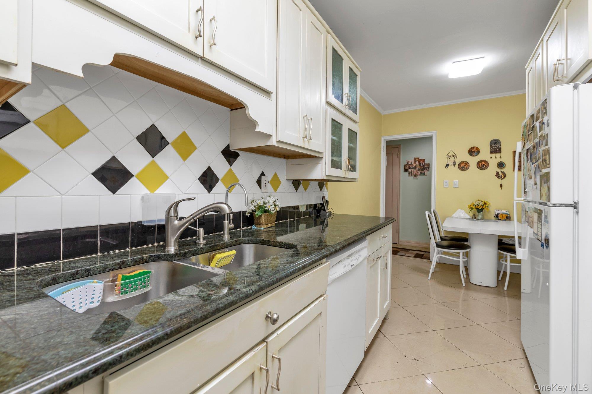 #8 photo, 69-10 Yellowstone Boulevard, Forest Hills , NY 11375