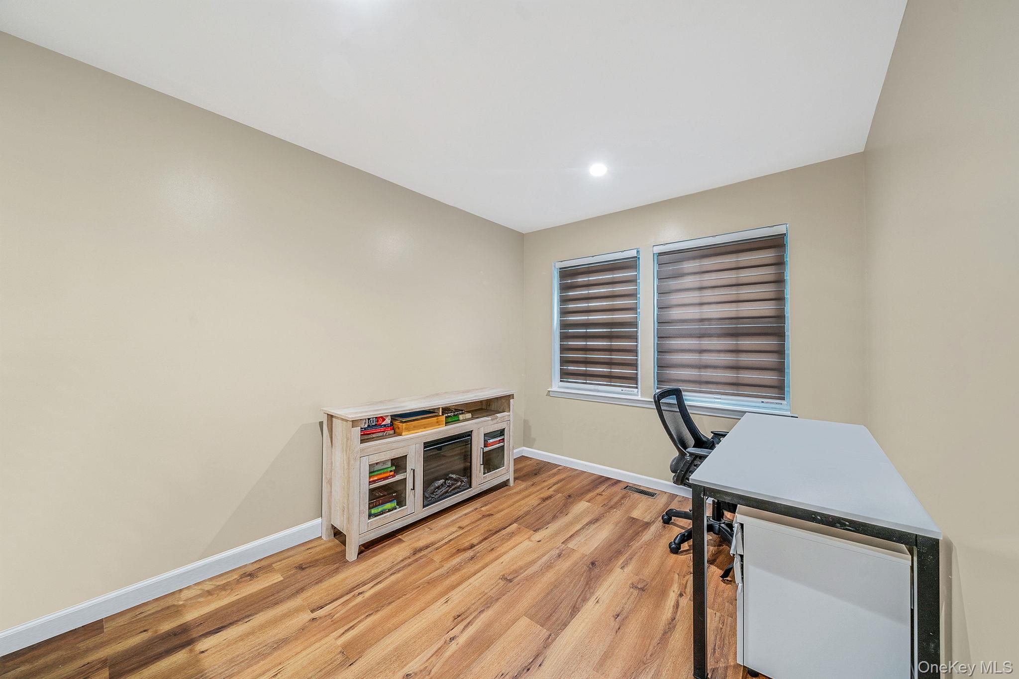 #12 photo, 103 Northwood Court, Bayport , NY 11705