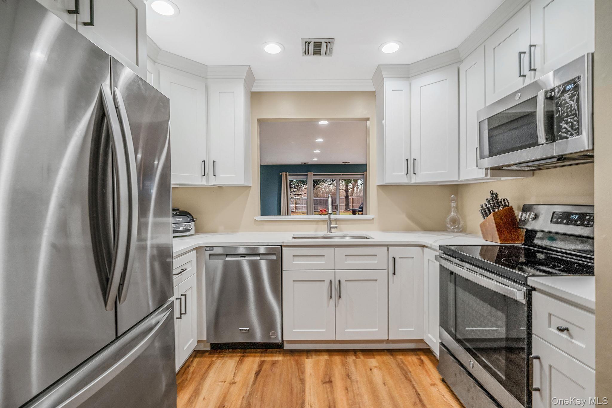 #14 photo, 103 Northwood Court, Bayport , NY 11705