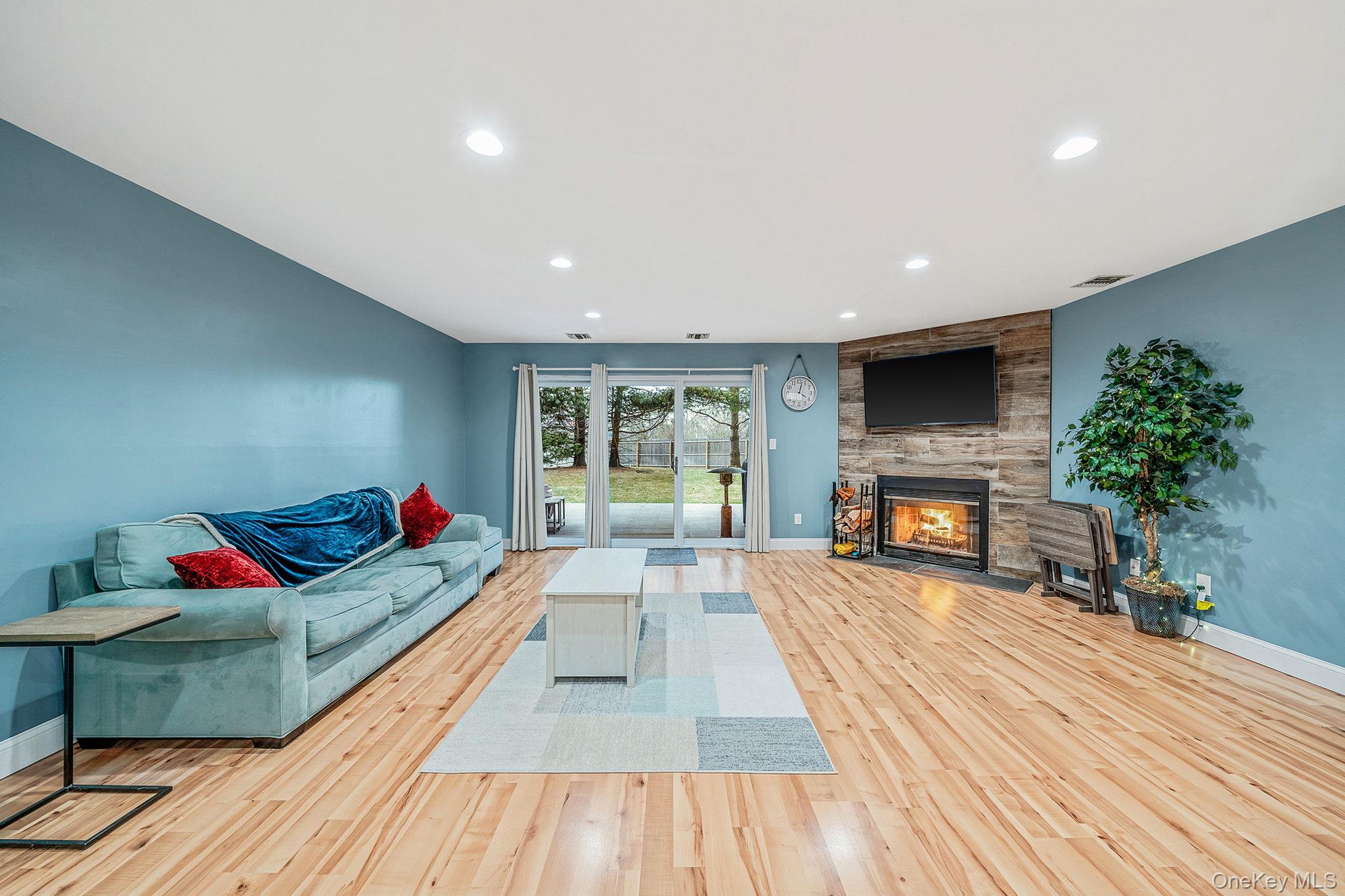 #20 photo, 103 Northwood Court, Bayport , NY 11705