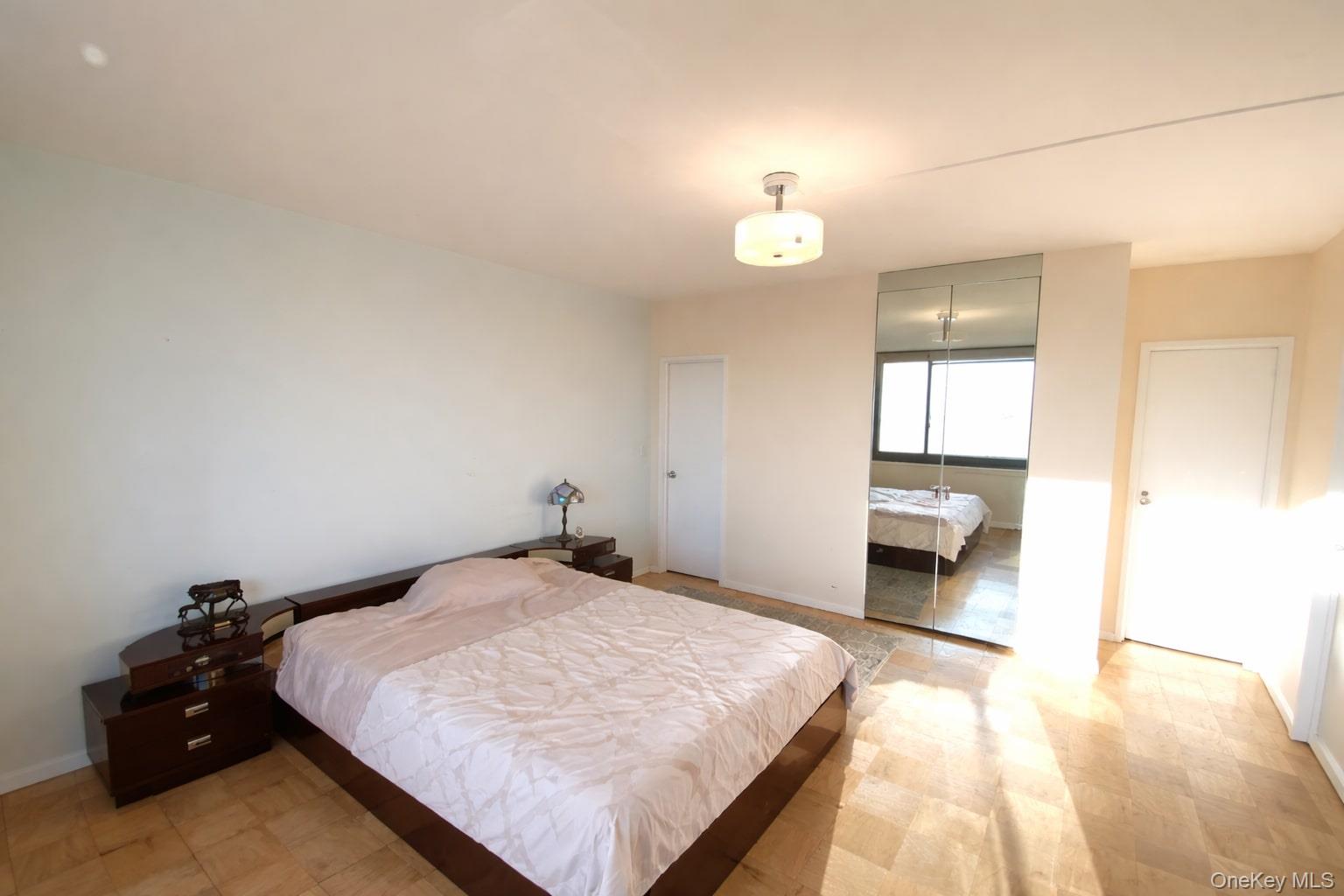 #11 photo, 27110 Grand Central Parkway, קווינס Floral Park , NY 11005