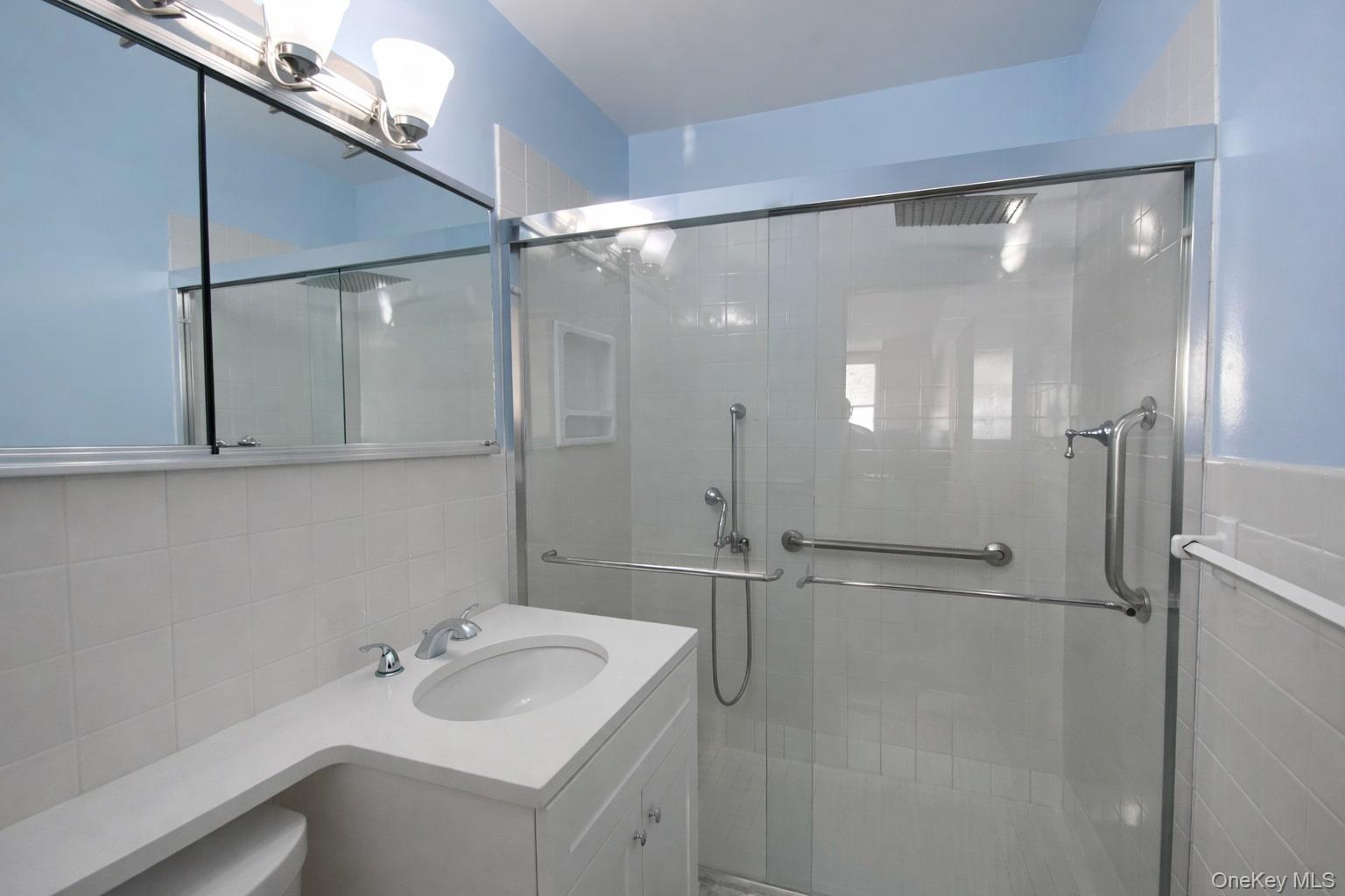 #15 photo, 27110 Grand Central Parkway, קווינס Floral Park , NY 11005