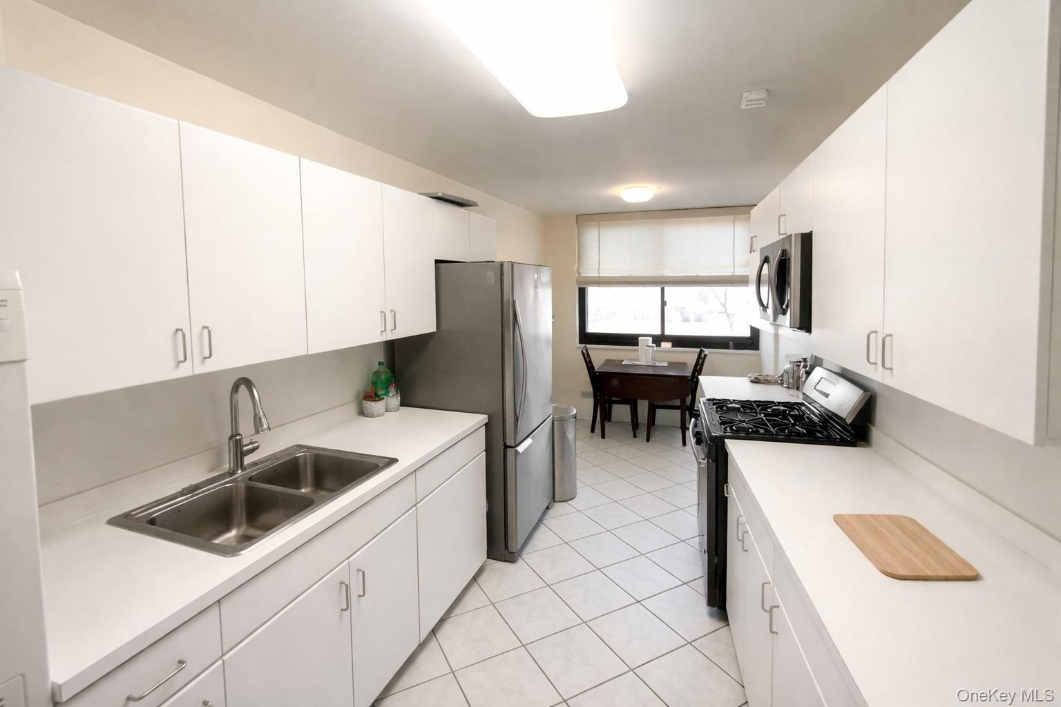 #7 photo, 27110 Grand Central Parkway, קווינס Floral Park , NY 11005