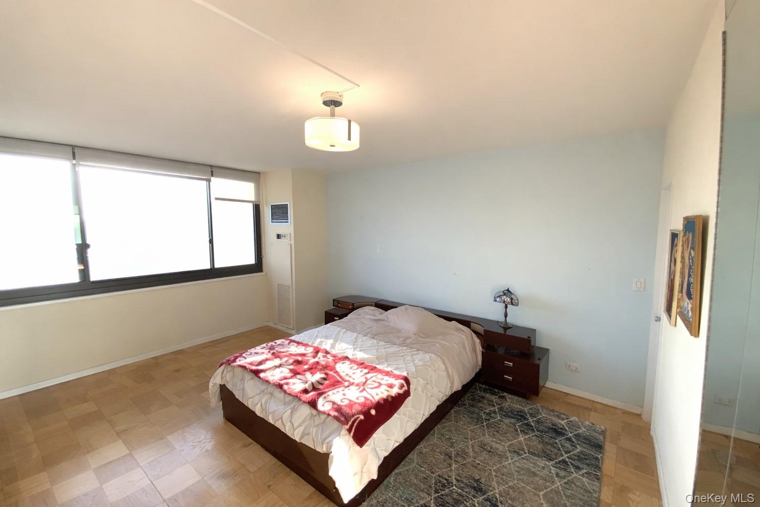 #9 photo, 27110 Grand Central Parkway, קווינס Floral Park , NY 11005