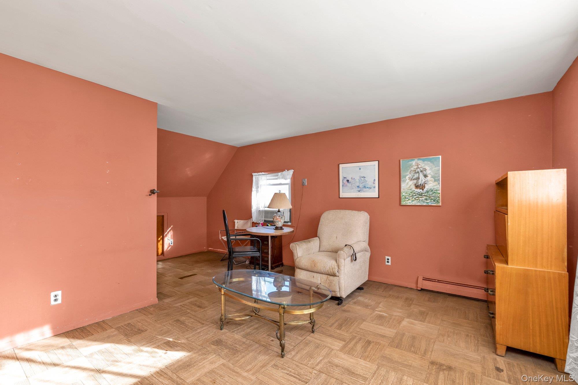 #13 photo, 8 Straight Lane, 长岛 Levittown , NY 11756