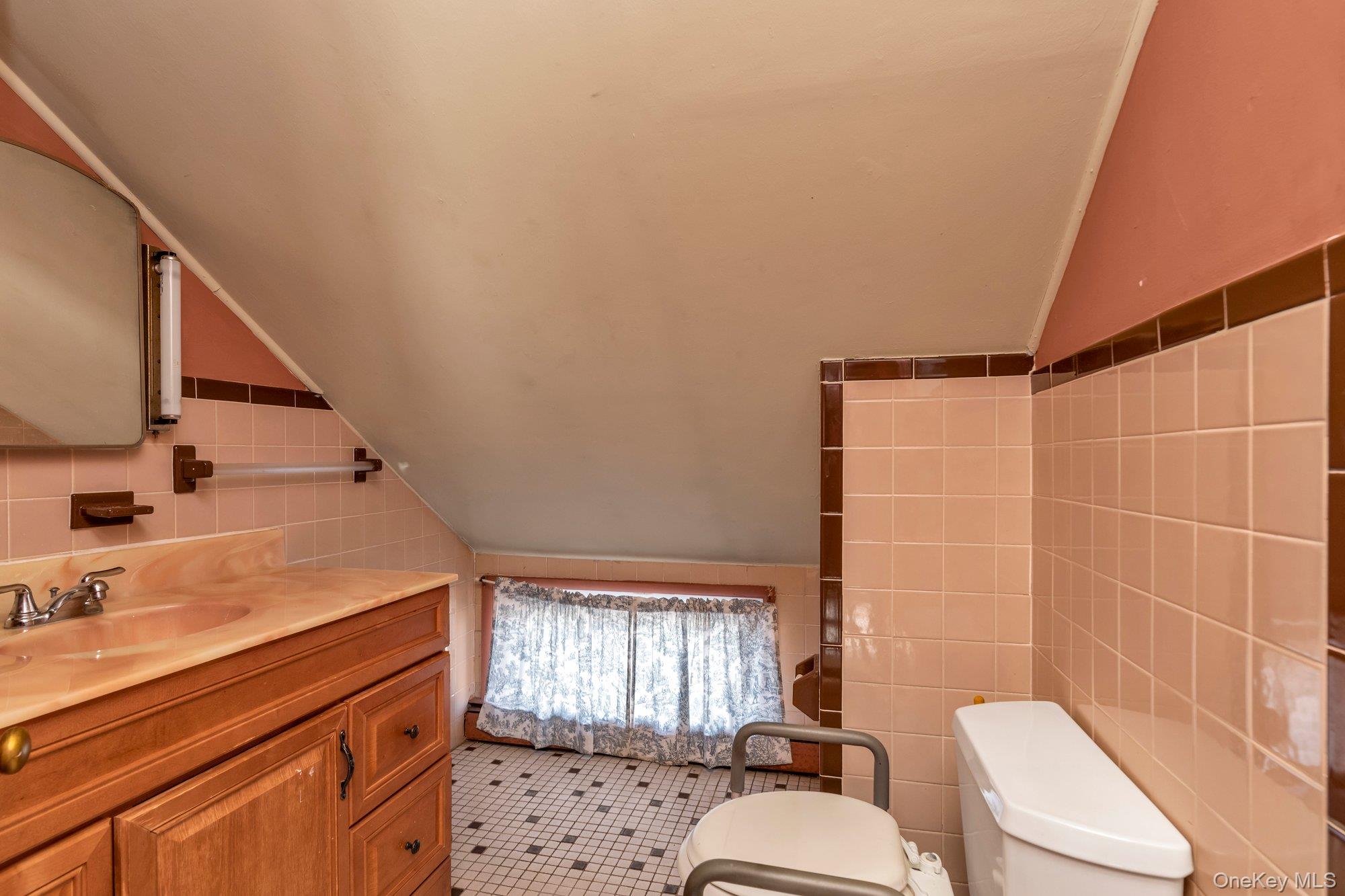 #14 photo, 8 Straight Lane, 长岛 Levittown , NY 11756