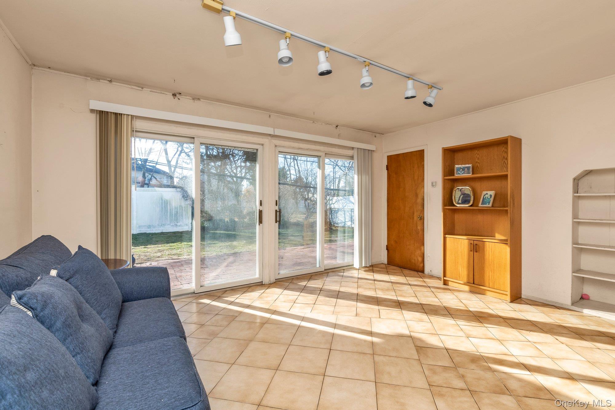 #2 photo, 8 Straight Lane, 长岛 Levittown , NY 11756