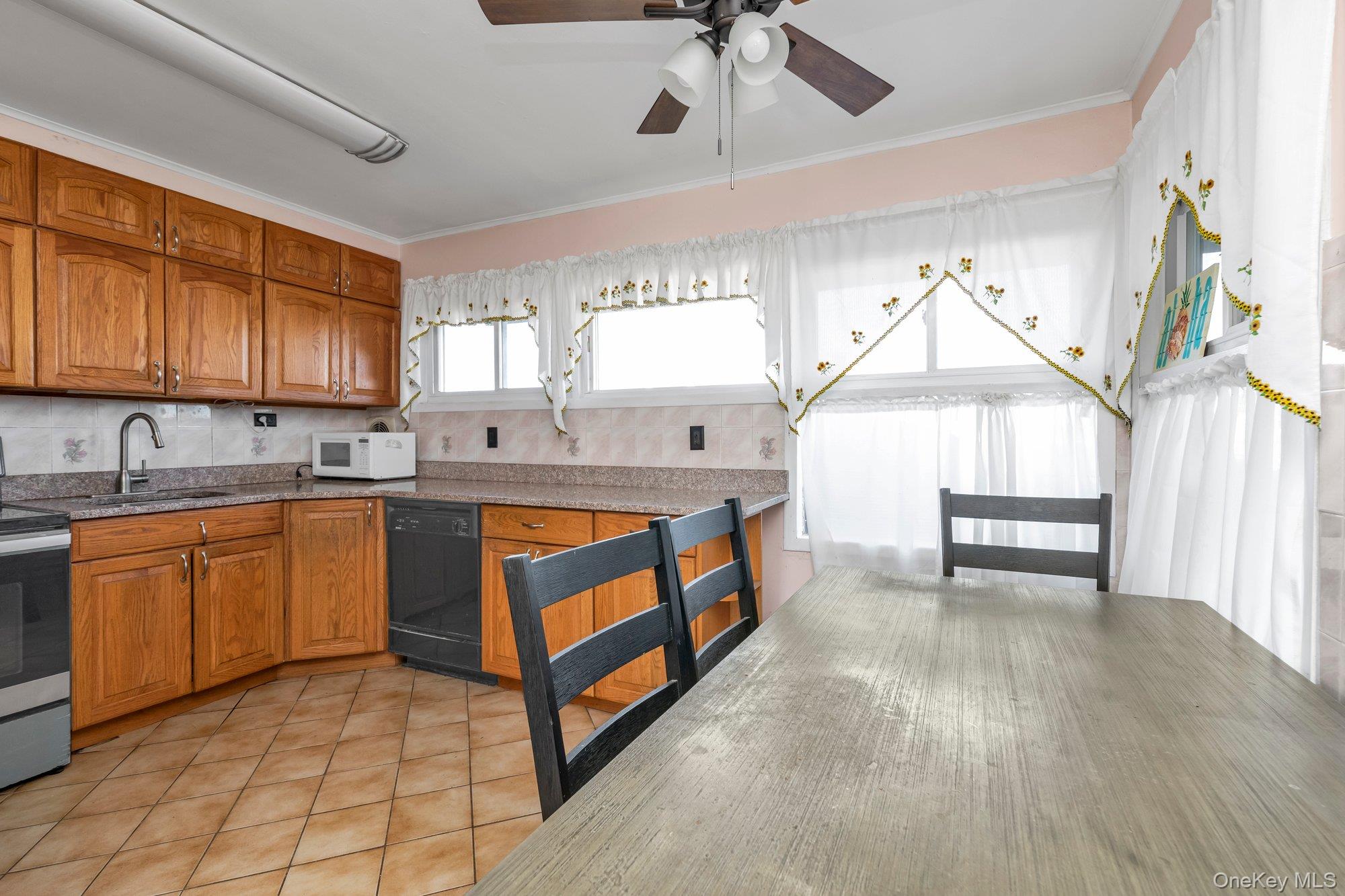 #6 photo, 8 Straight Lane, 长岛 Levittown , NY 11756