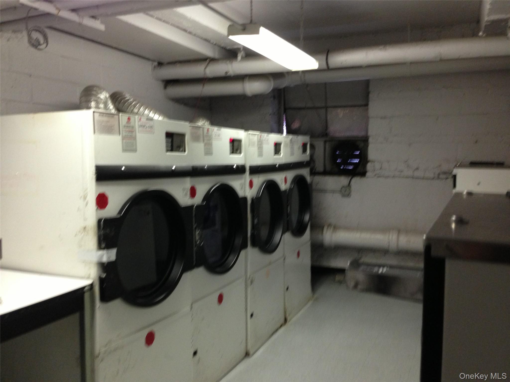 #13 photo, 144-30 Roosevelt Avenue, Flushing , NY 11354