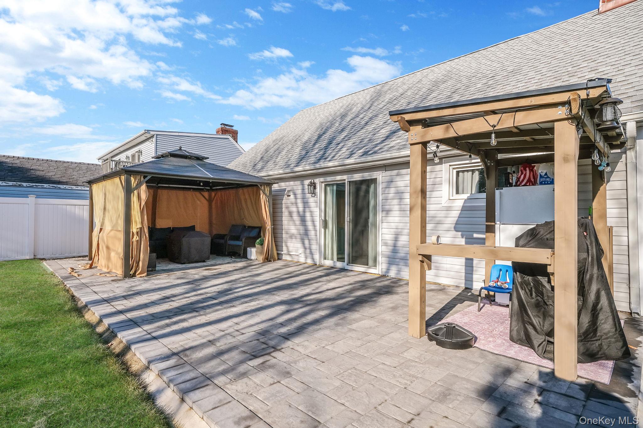 #10 photo, 616 Kenmore Avenue, Copiague , NY 11726