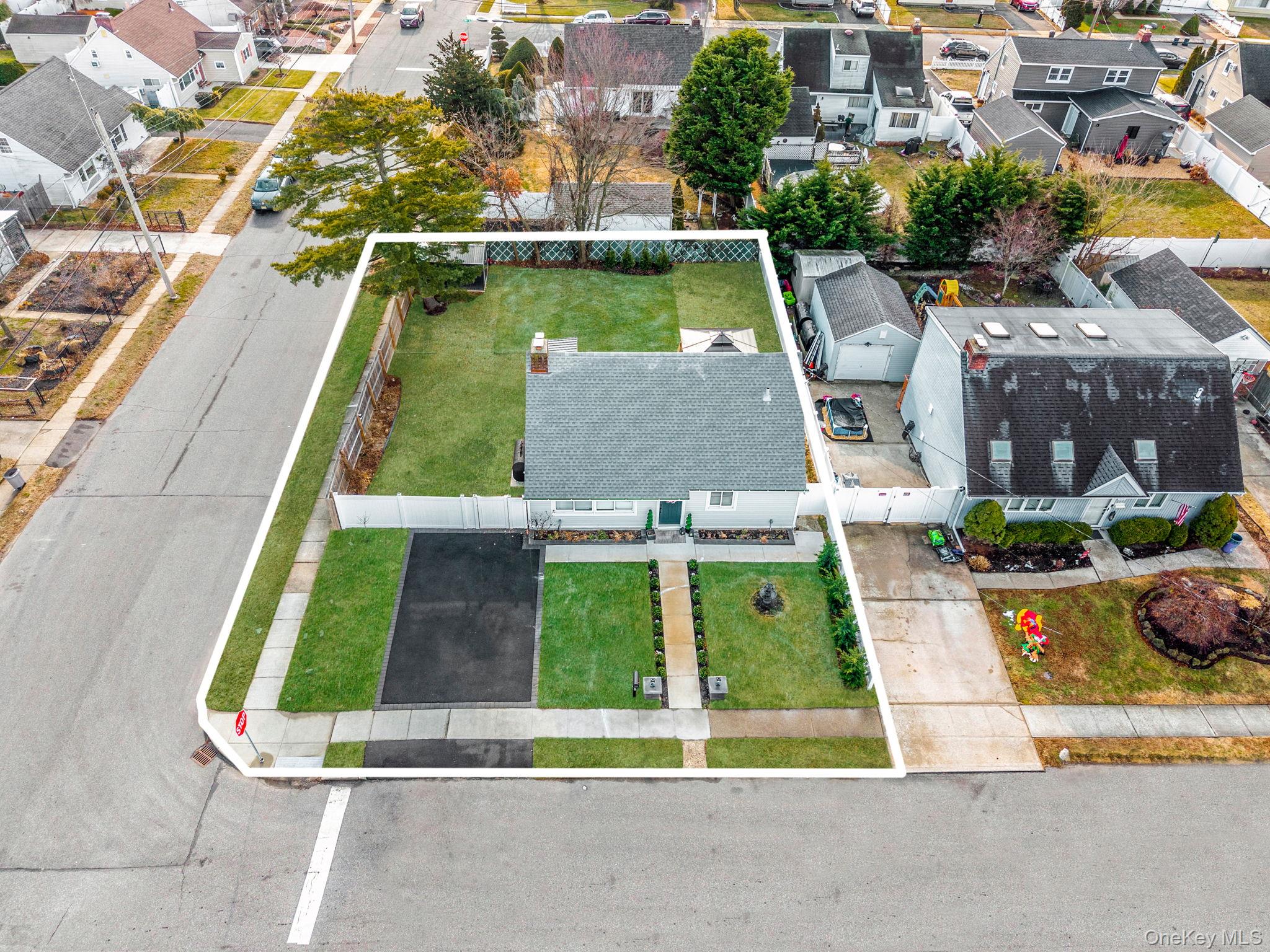 #14 photo, 616 Kenmore Avenue, Copiague , NY 11726