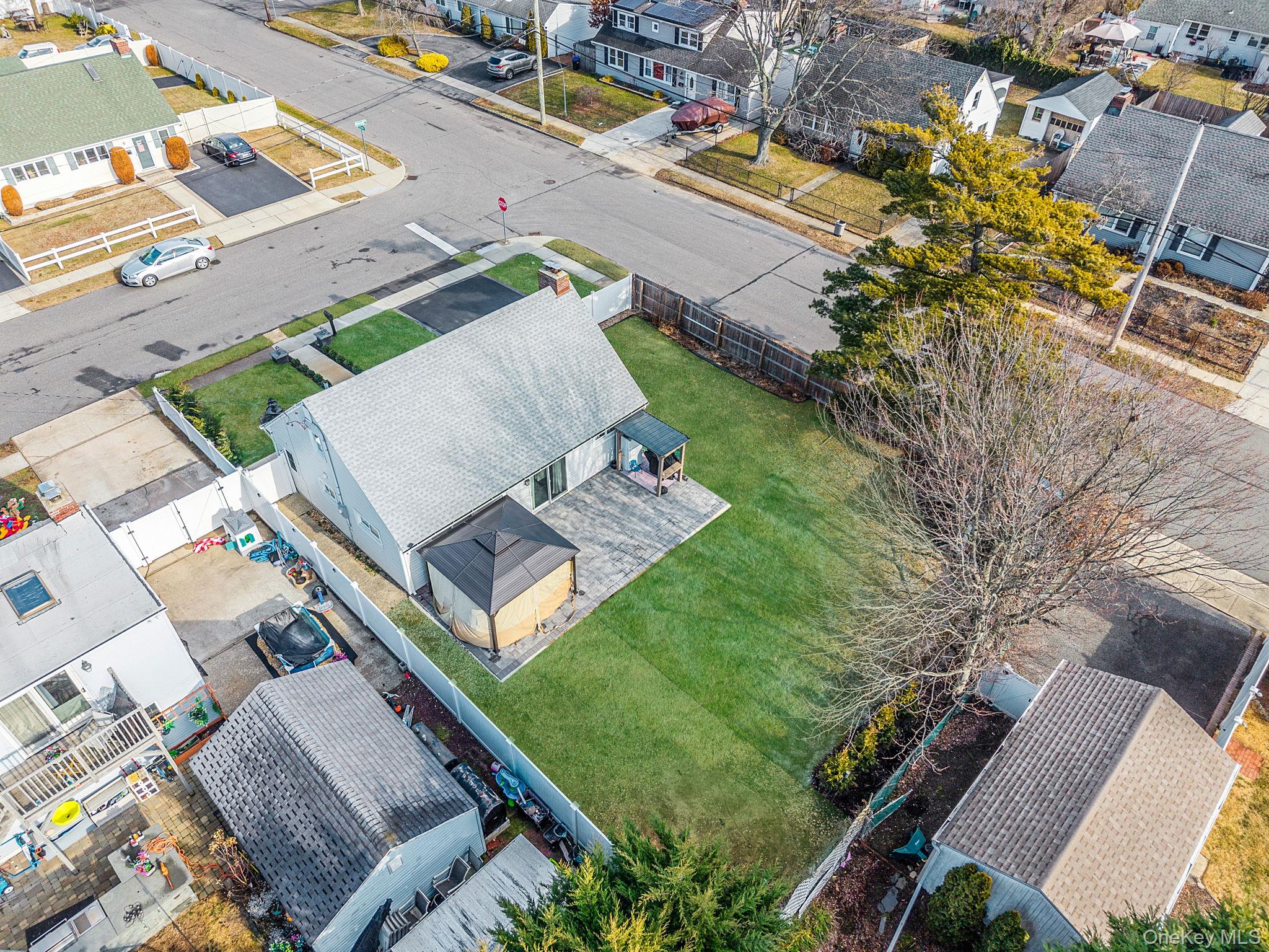 #17 photo, 616 Kenmore Avenue, Copiague , NY 11726