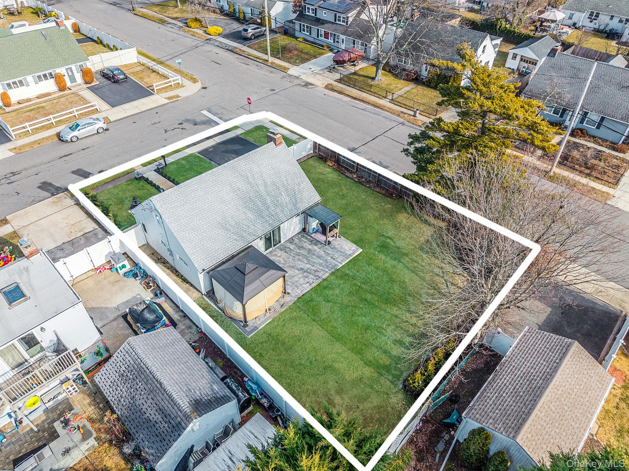 #18 photo, 616 Kenmore Avenue, Copiague , NY 11726