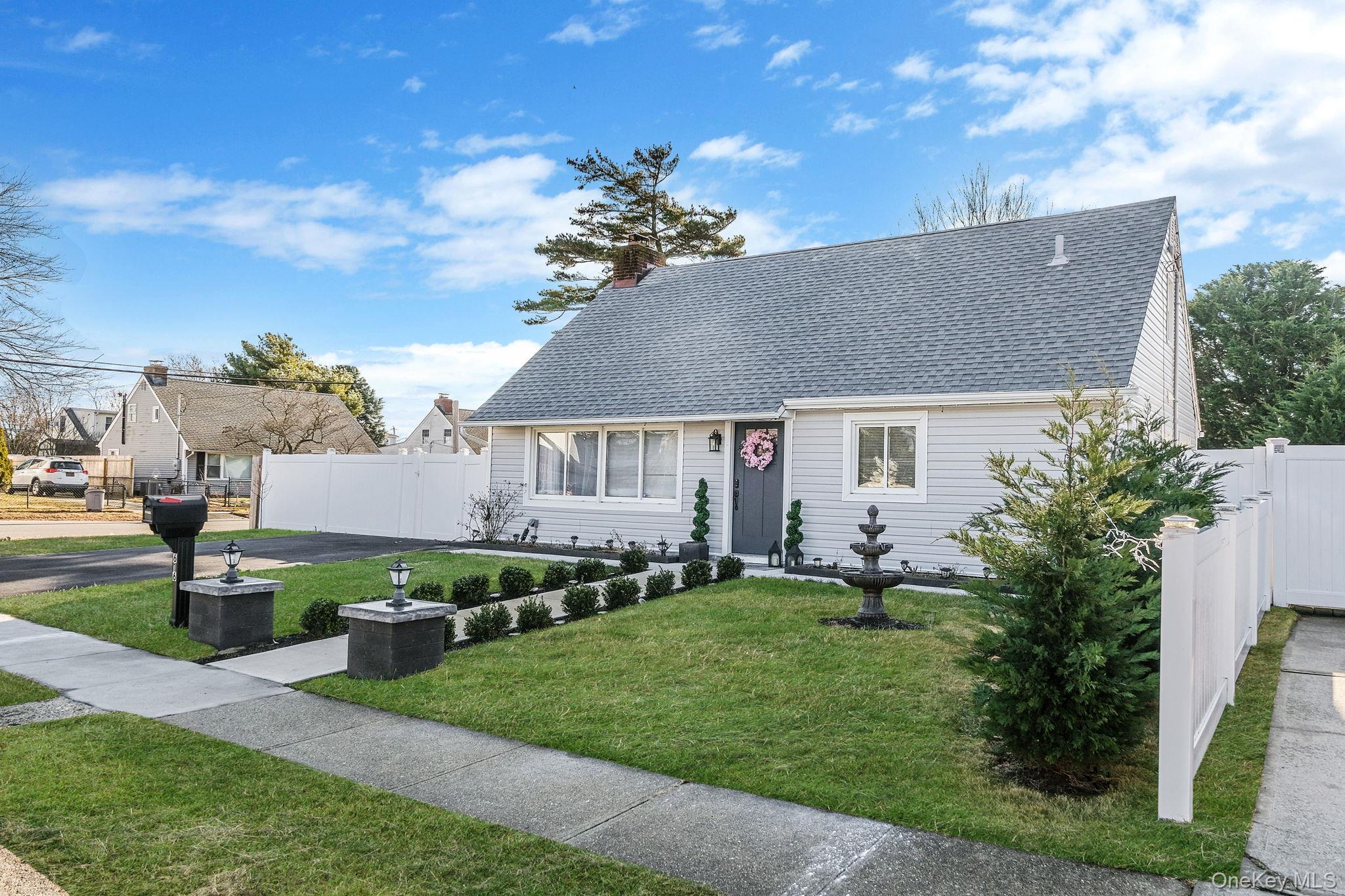 #3 photo, 616 Kenmore Avenue, Copiague , NY 11726