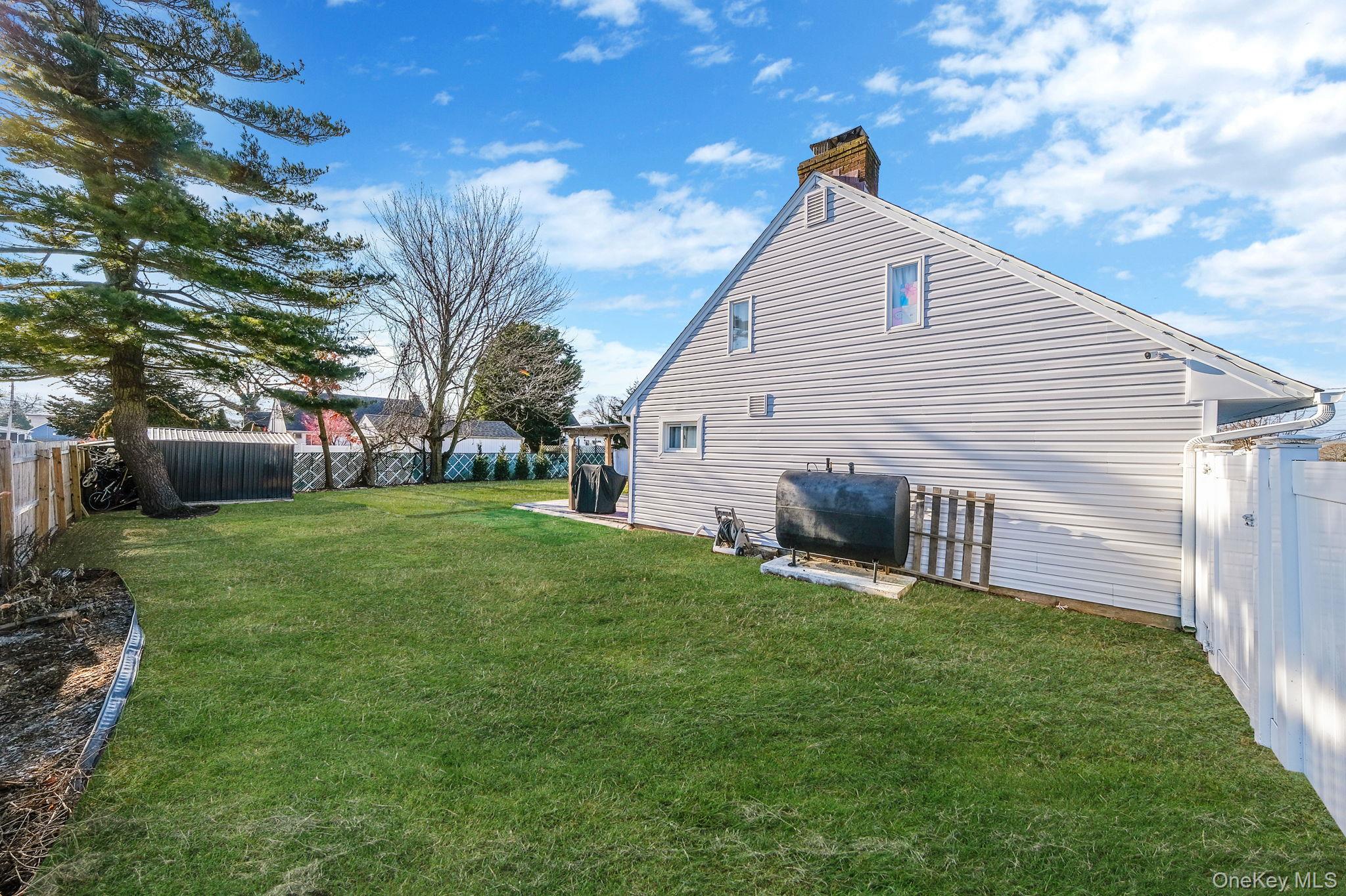 #5 photo, 616 Kenmore Avenue, Copiague , NY 11726