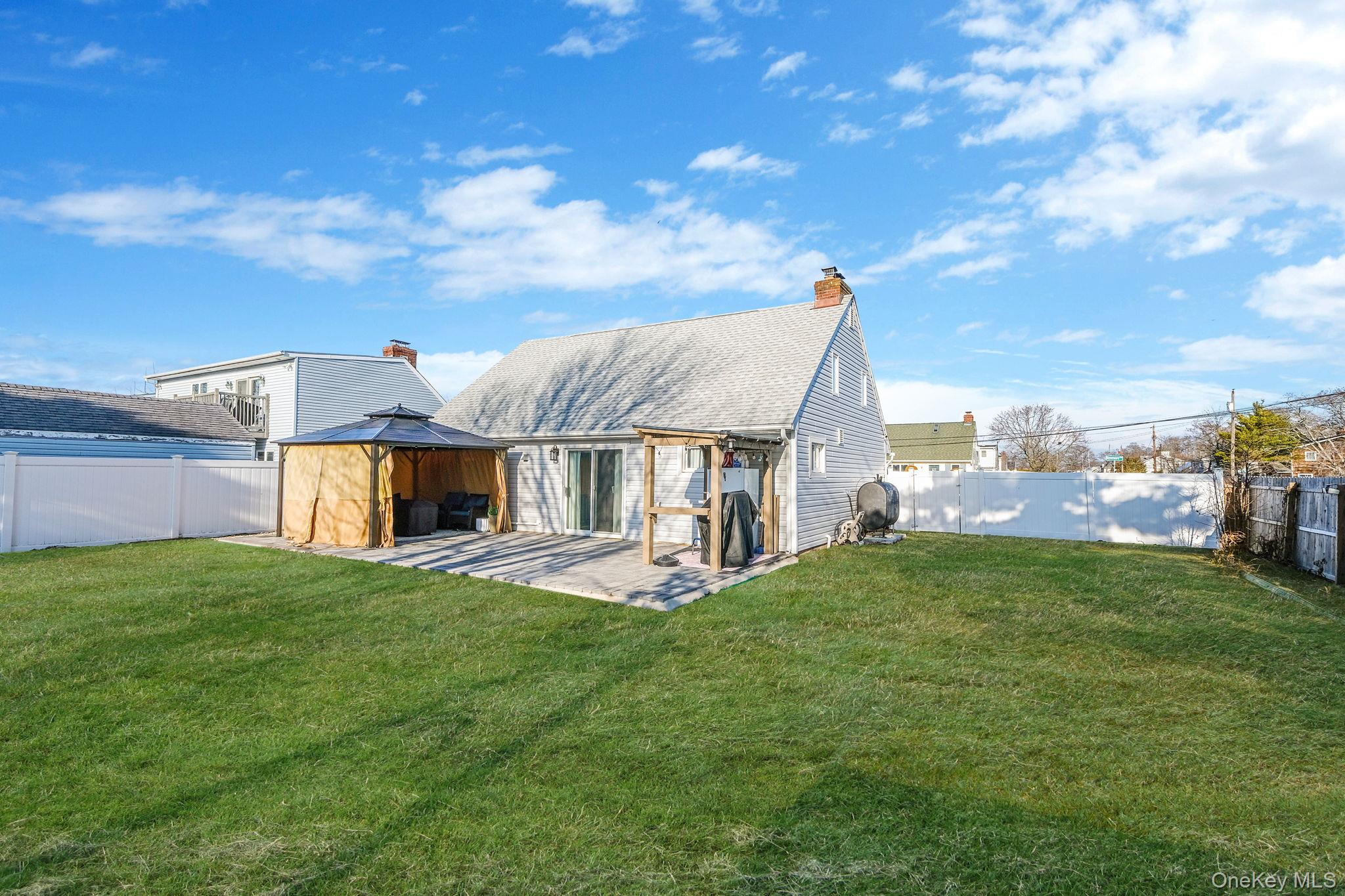 #7 photo, 616 Kenmore Avenue, Copiague , NY 11726