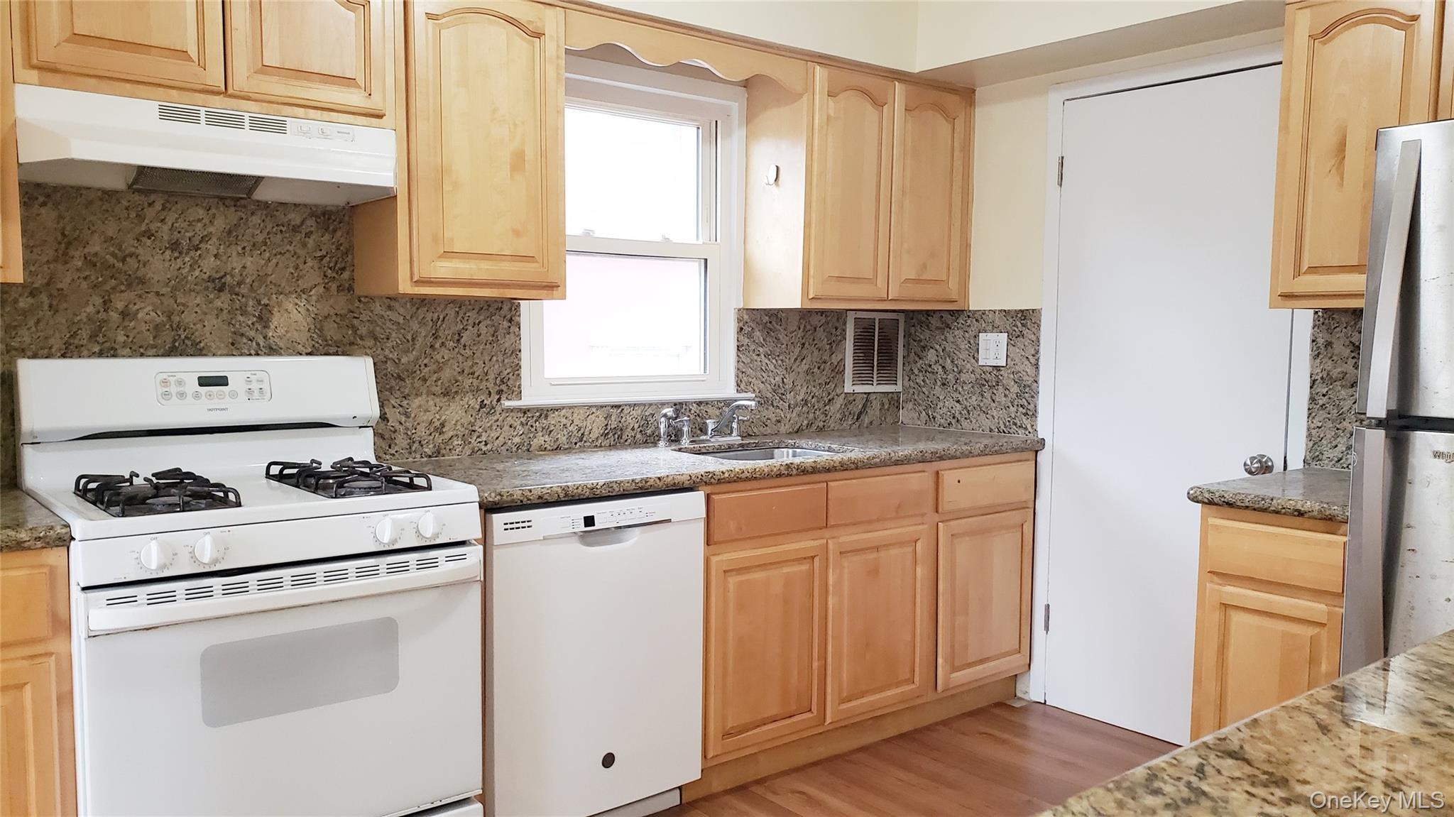 #10 photo, 15-39 208 Street, Bayside , NY 11360