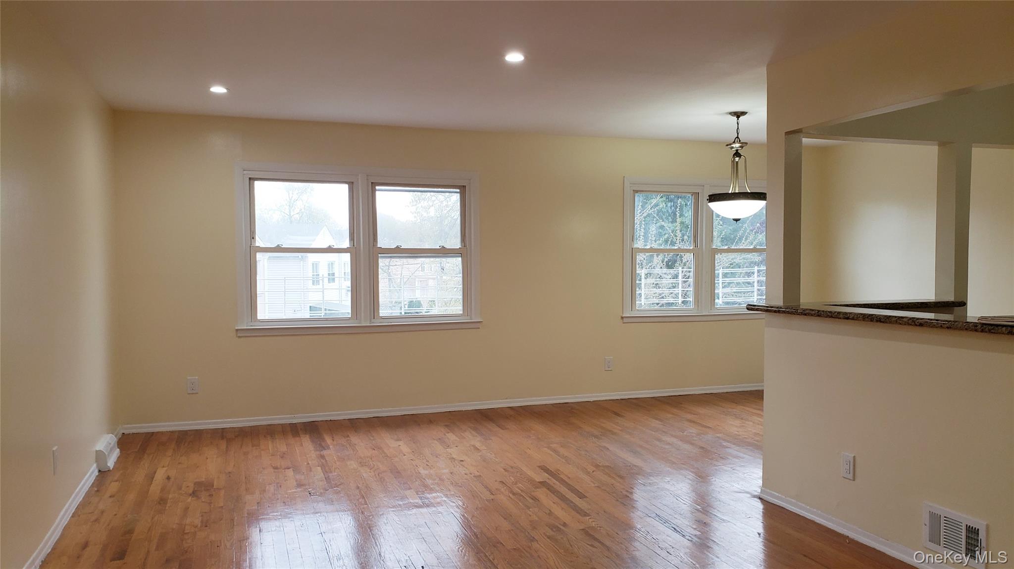 #3 photo, 15-39 208 Street, Bayside , NY 11360