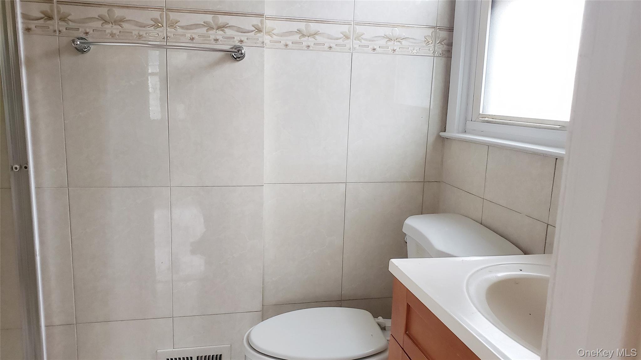 #8 photo, 15-39 208 Street, Bayside , NY 11360