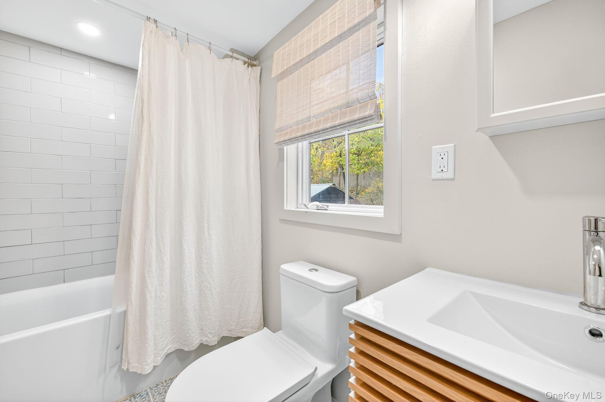 #15 photo, 39 N Broadway, Esopus , NY 12401