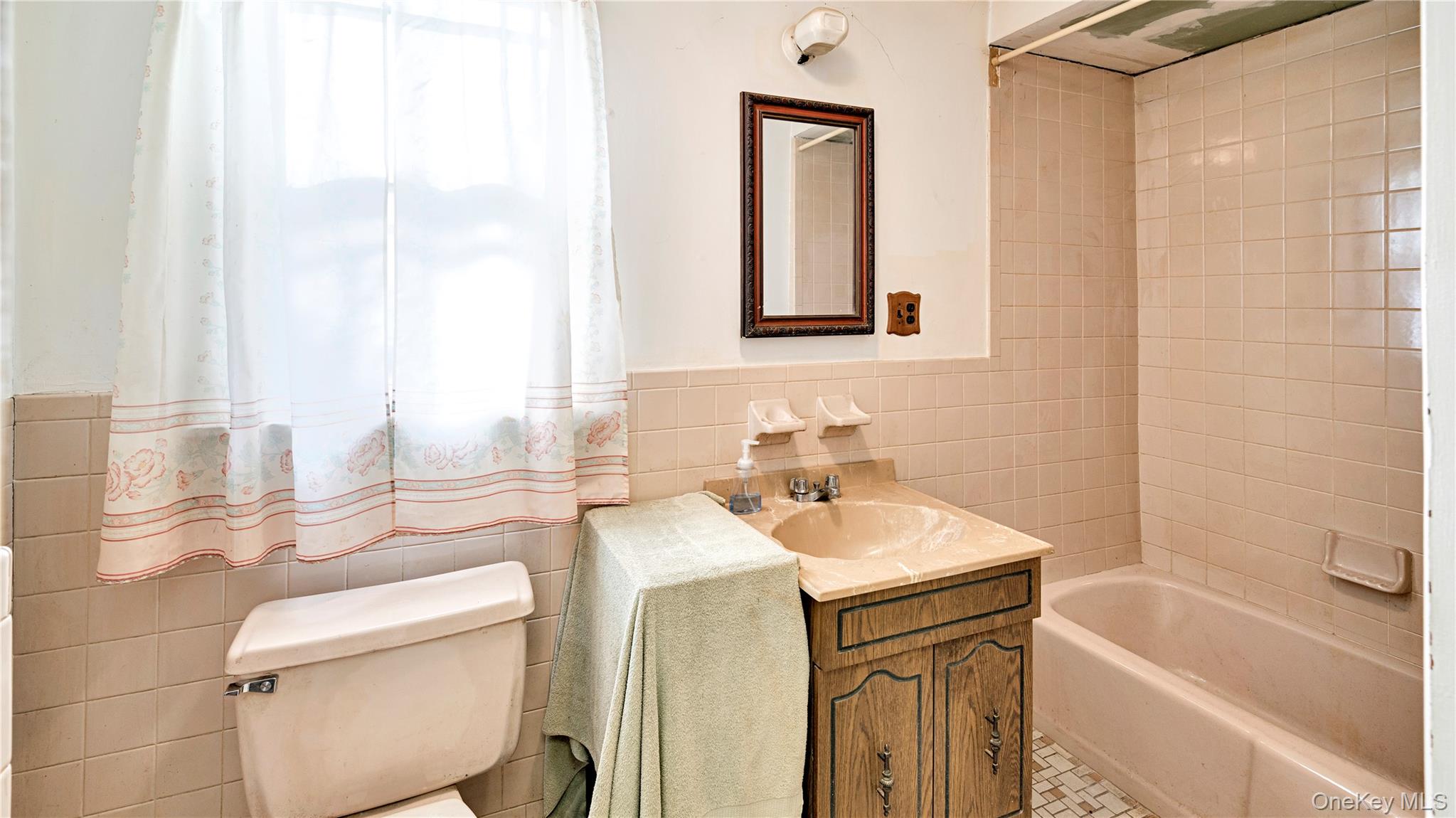 #6 photo, 44 Rockdale Avenue, New Rochelle , NY 10801