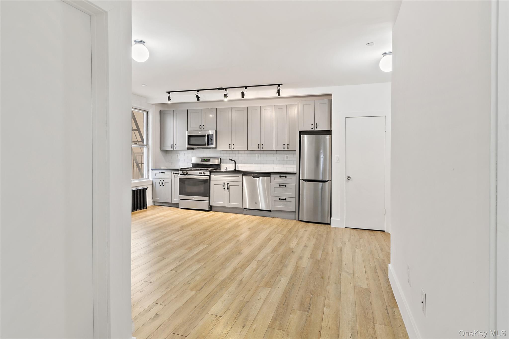 #16 photo, 1180 Grant Avenue, ब्रोंक्स Bronx , NY 10456