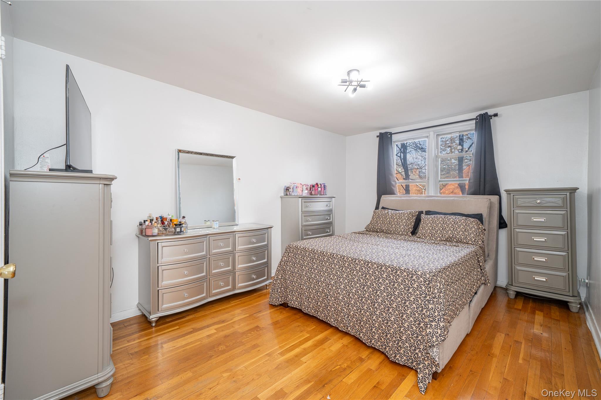 #8 photo, 5775 Mosholu Avenue, Bronx , NY 10471