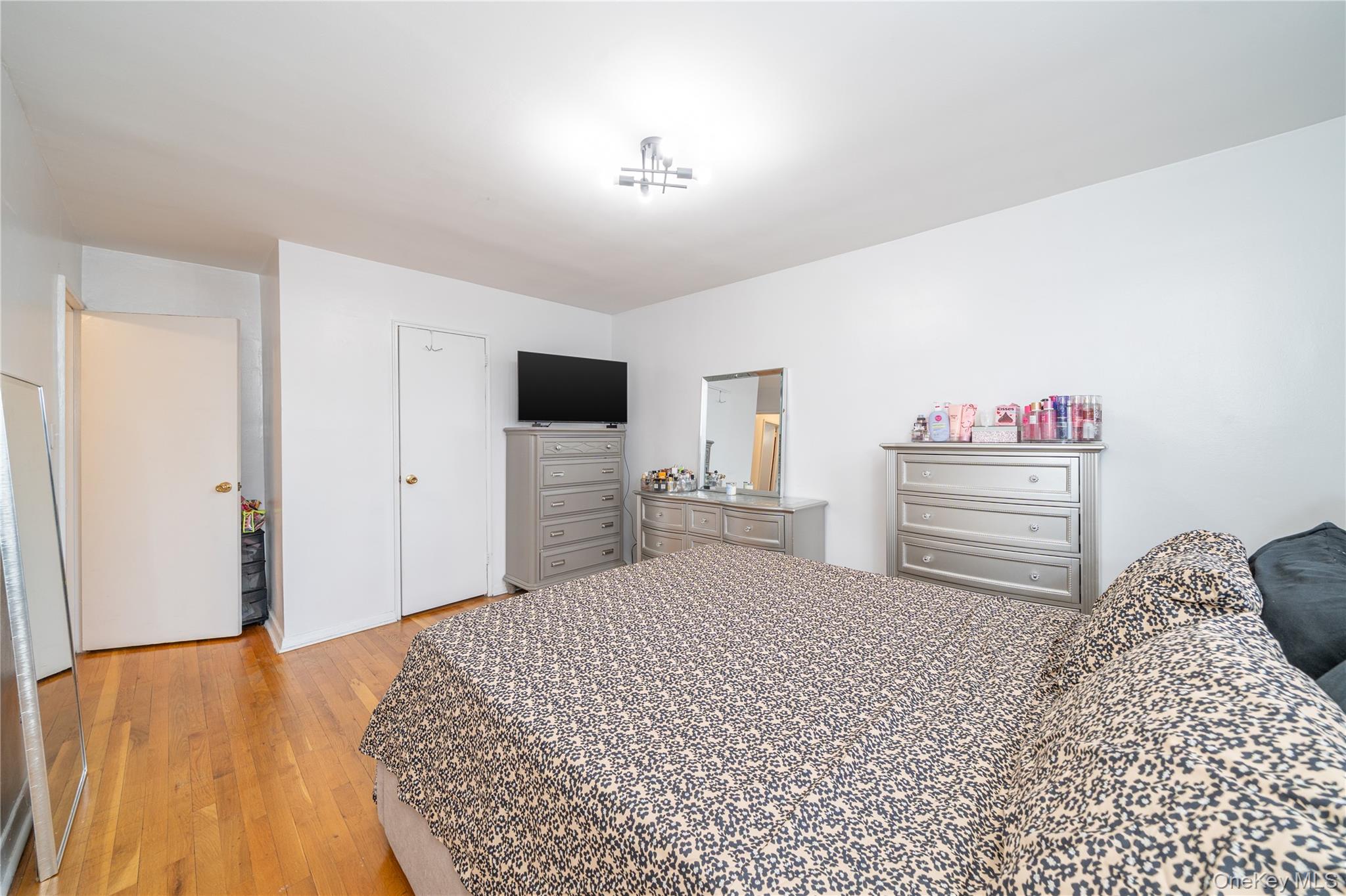 #9 photo, 5775 Mosholu Avenue, Bronx , NY 10471