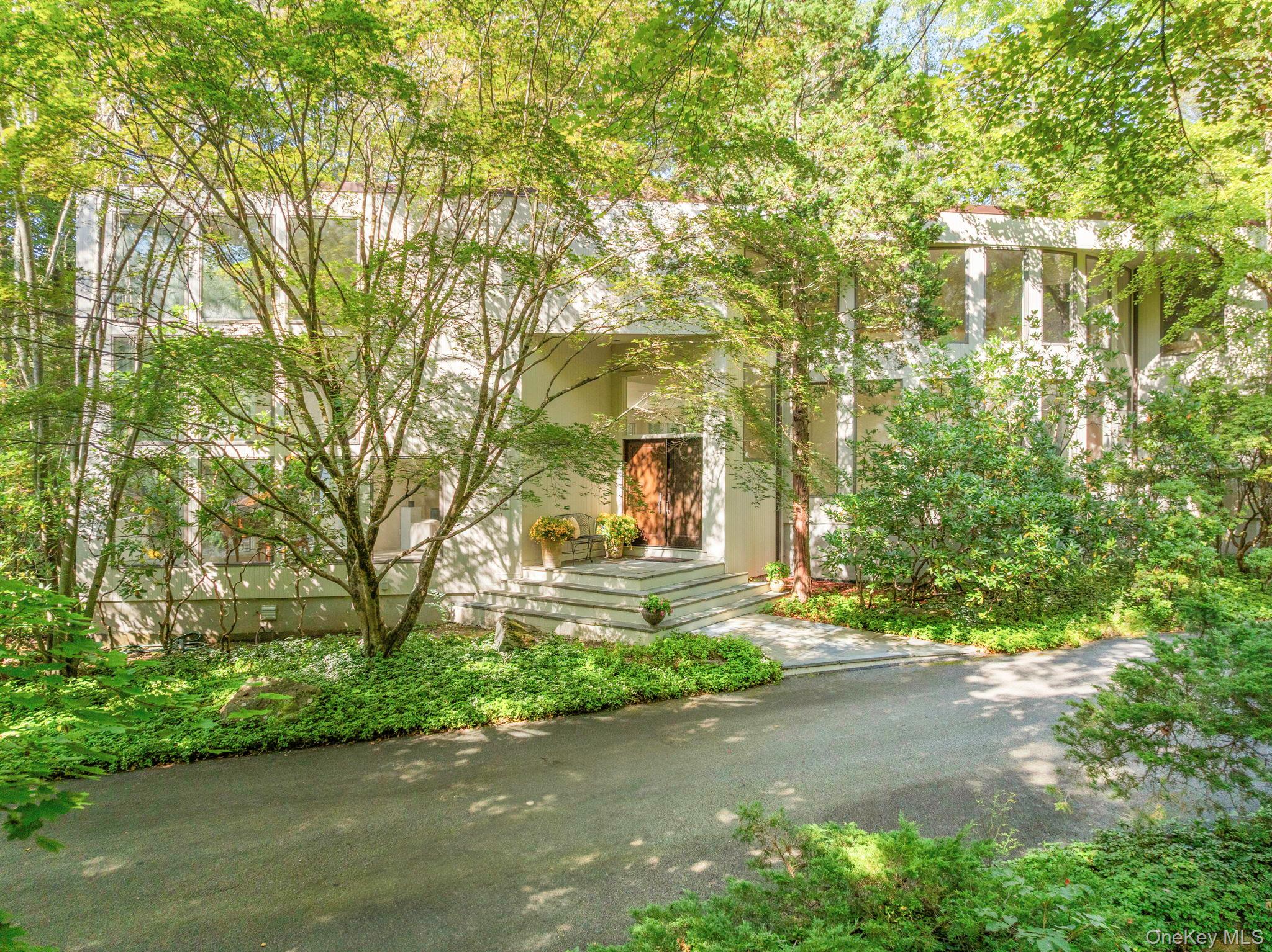 #1 photo, 35 Neustadt Lane, Chappaqua , NY 10514