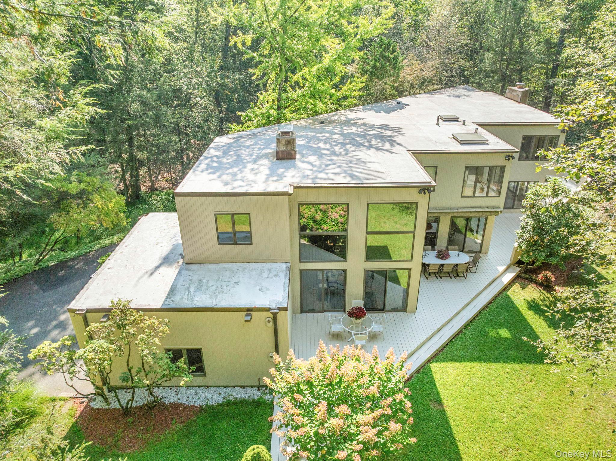 #10 photo, 35 Neustadt Lane, Chappaqua , NY 10514