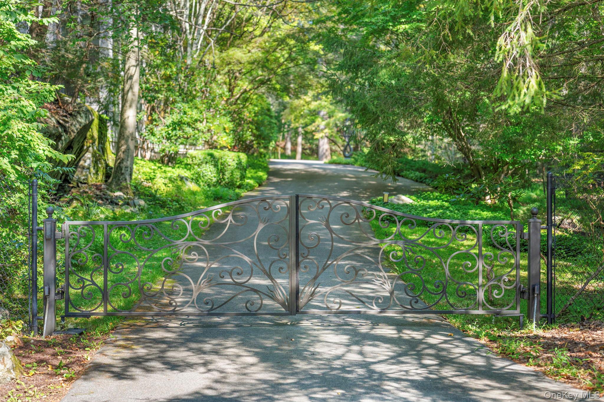 #2 photo, 35 Neustadt Lane, Chappaqua , NY 10514