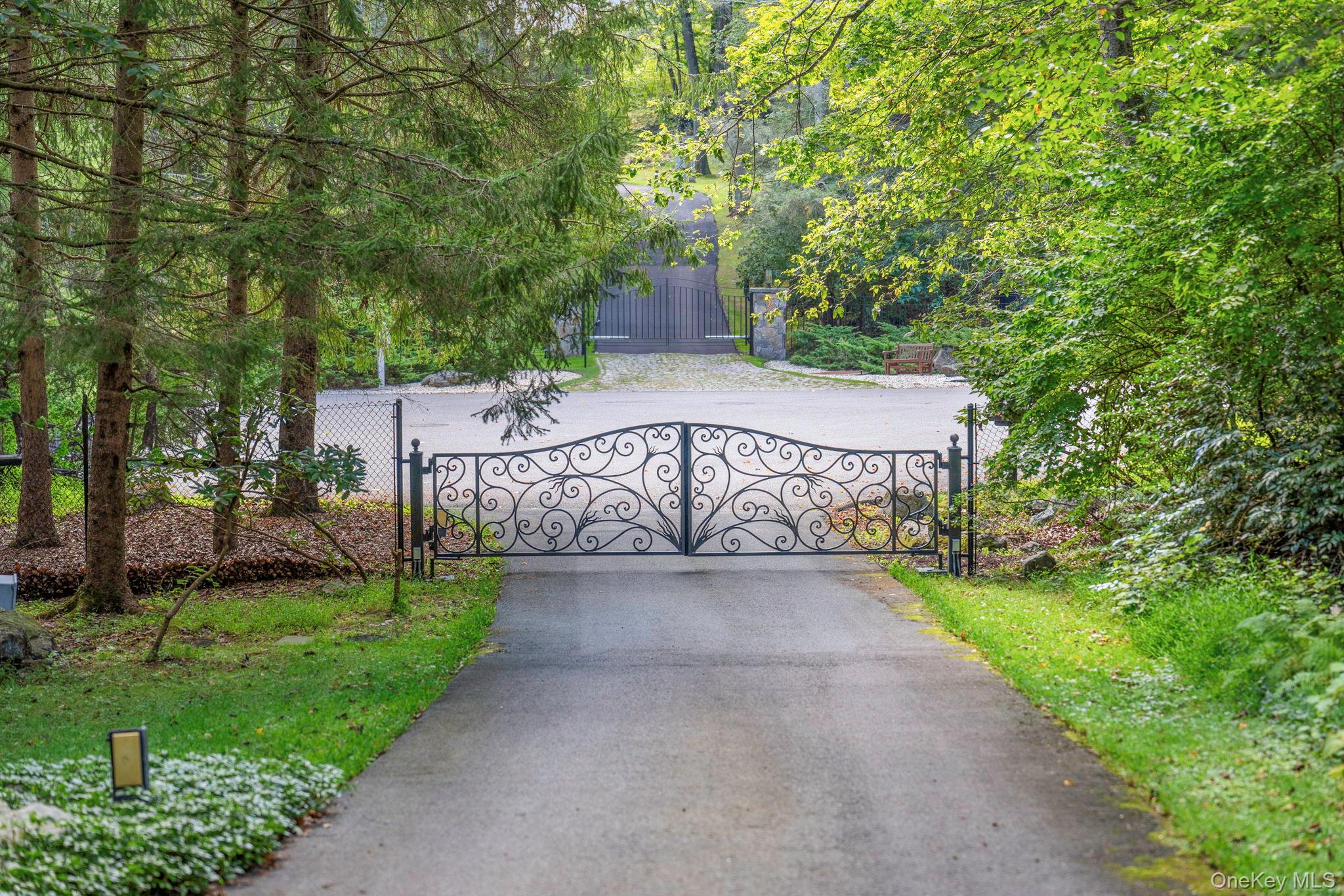 #3 photo, 35 Neustadt Lane, Chappaqua , NY 10514