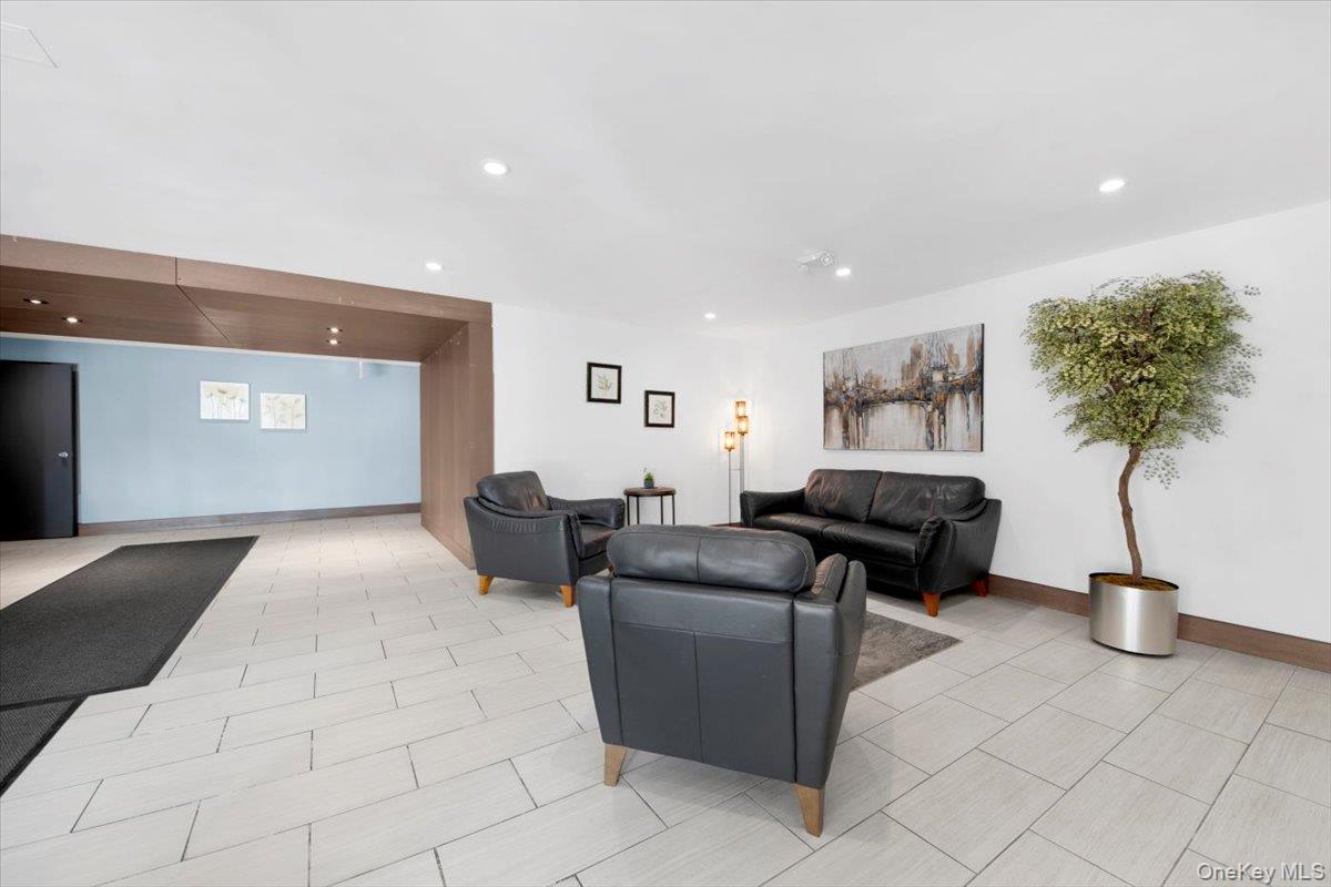 #17 photo, 505 Central Avenue, White Plains , NY 10606