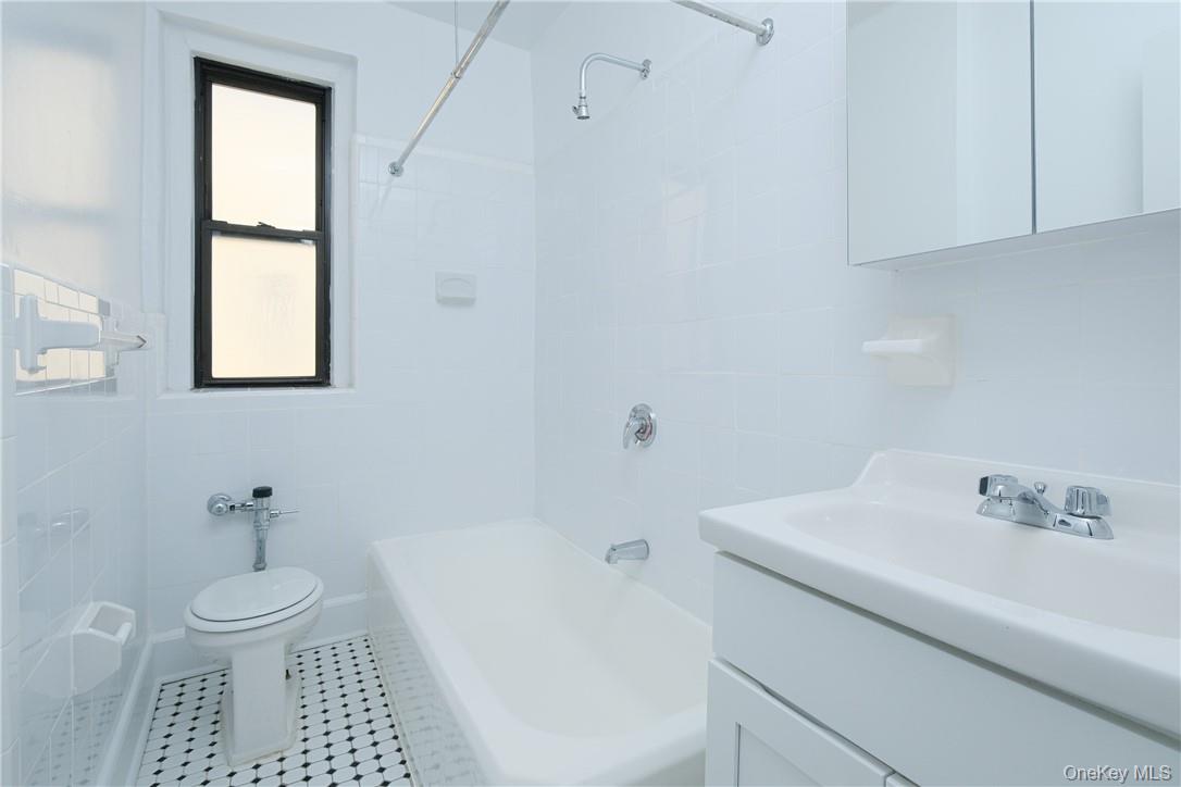 #7 photo, 2685 Creston Avenue, Bronx , NY 10468