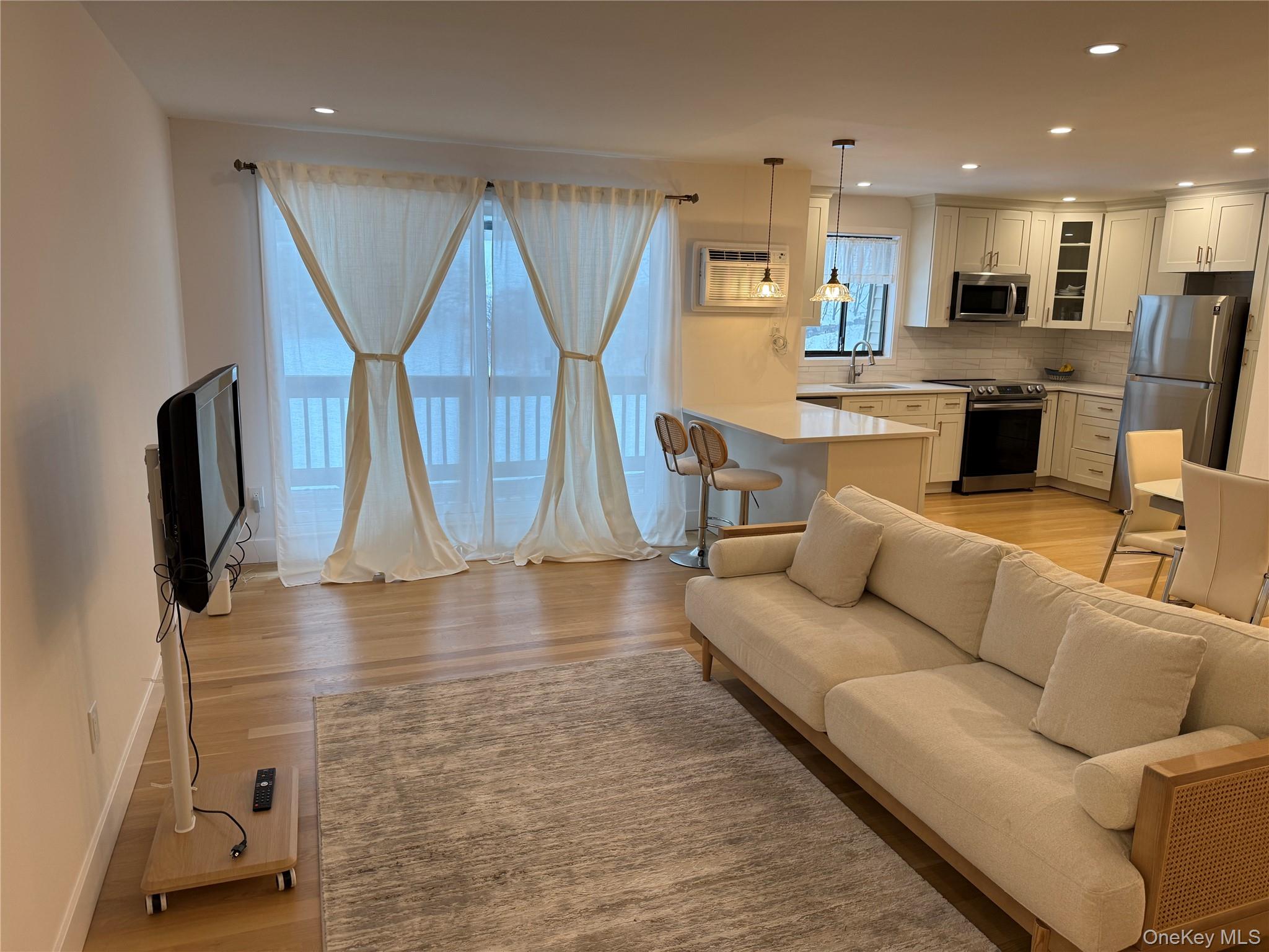 #2 photo, 404 Vista On The Lake, Carmel , NY 10512