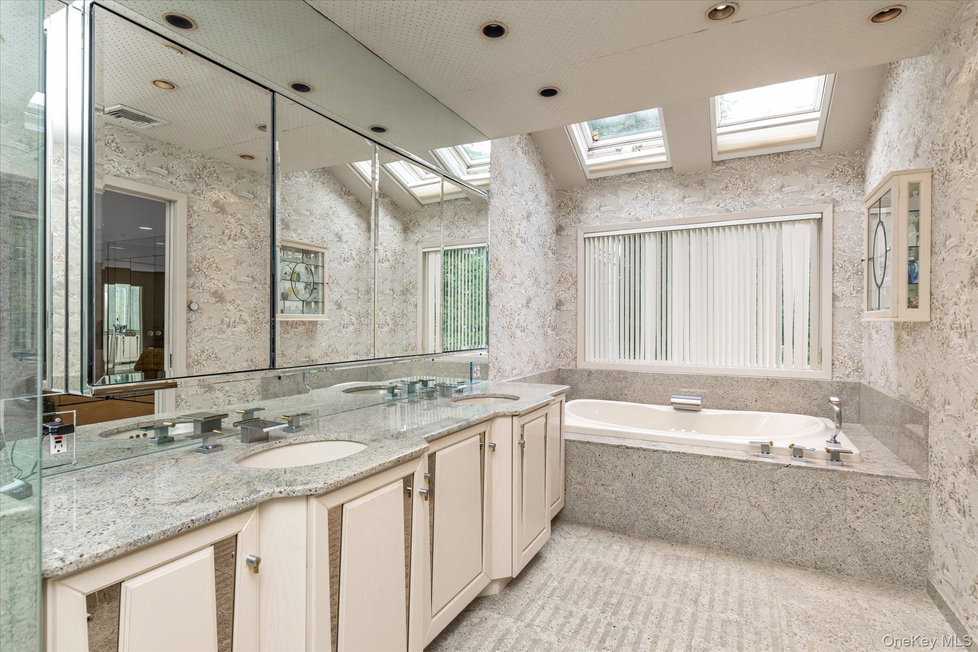 #17 photo, 19 Flamingo Road, מחוז נסאו East Hills , NY 11576