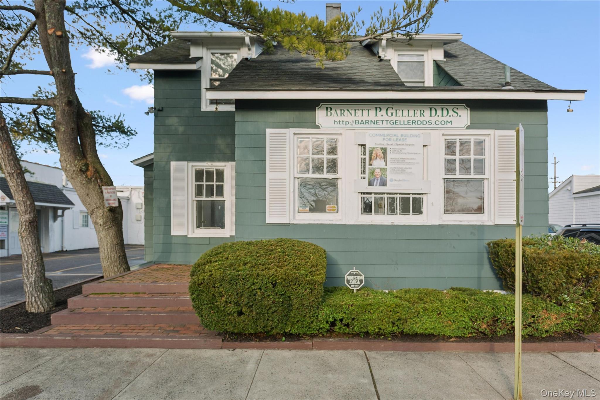 #1 photo, 22 Broadway Mews, Hewlett , NY 11557