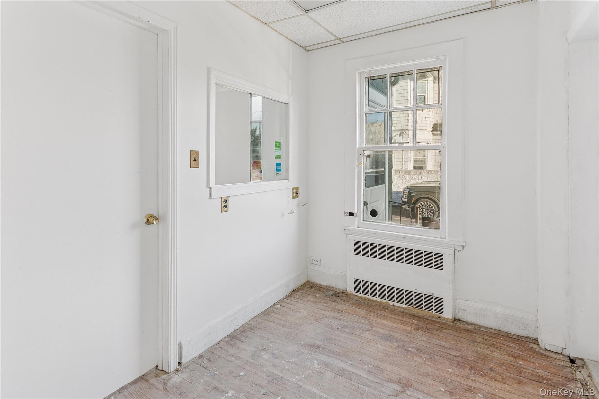 #12 photo, 22 Broadway Mews, Hewlett , NY 11557
