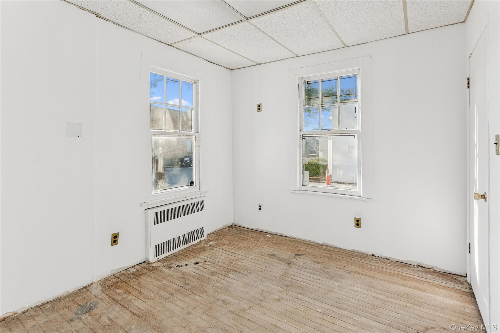 #16 photo, 22 Broadway Mews, Hewlett , NY 11557