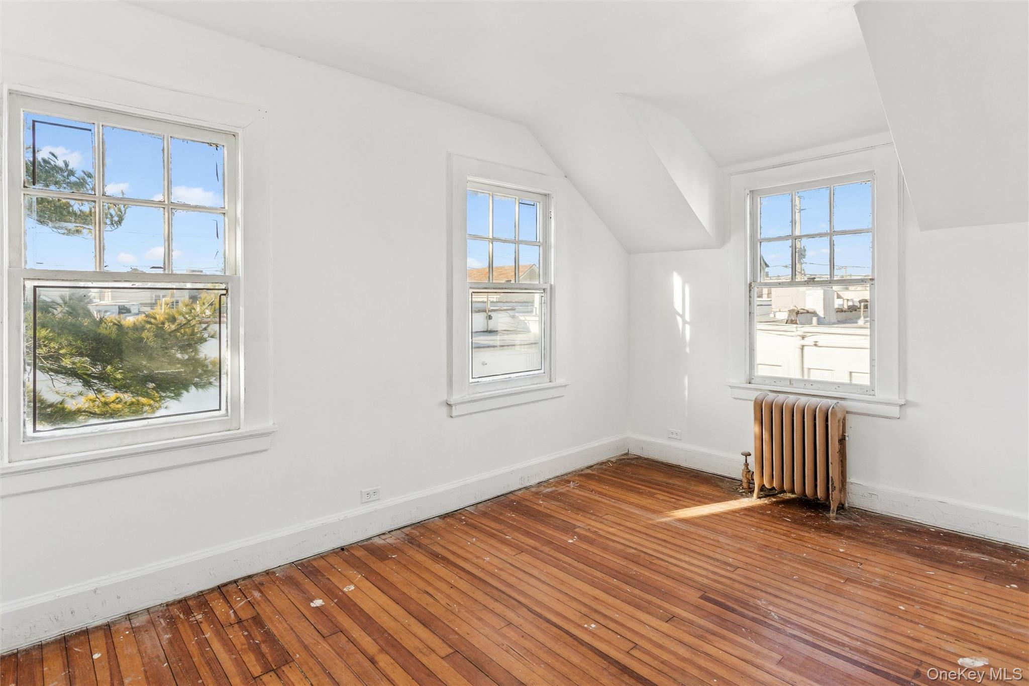 #19 photo, 22 Broadway Mews, Hewlett , NY 11557