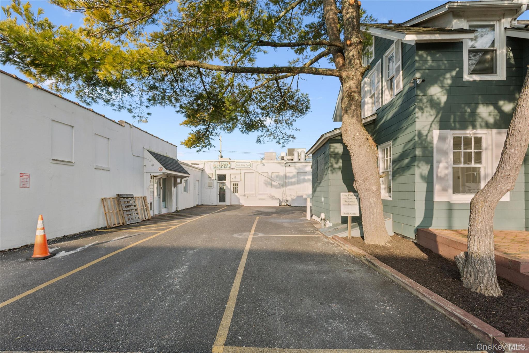 #3 photo, 22 Broadway Mews, Hewlett , NY 11557