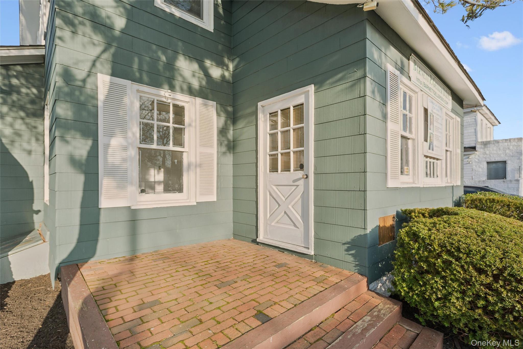 #4 photo, 22 Broadway Mews, Hewlett , NY 11557